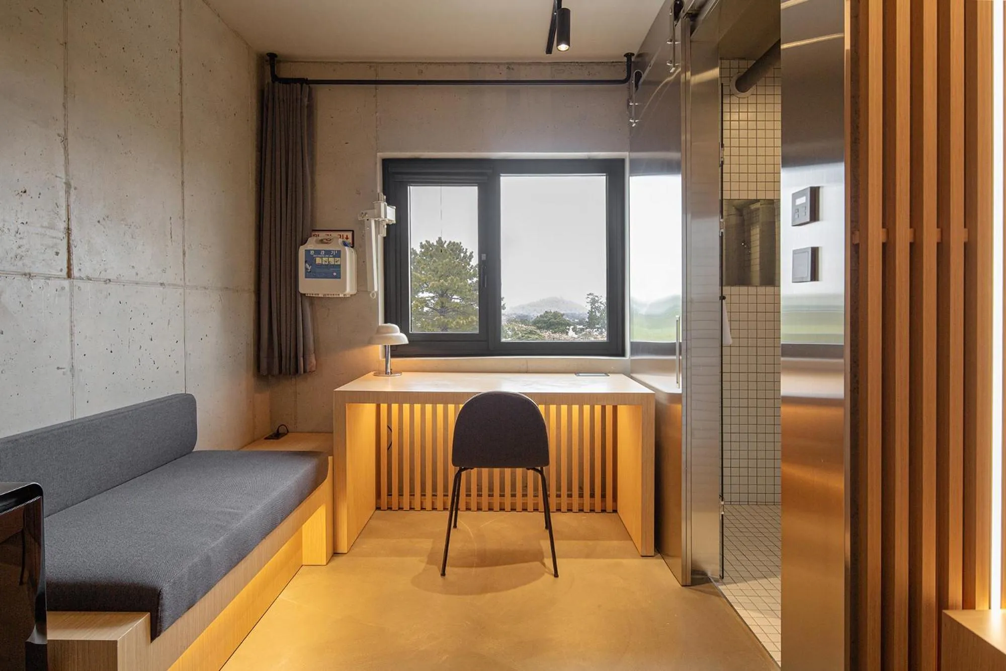 Photo of the whole room, Bed in Playce Camp Jeju