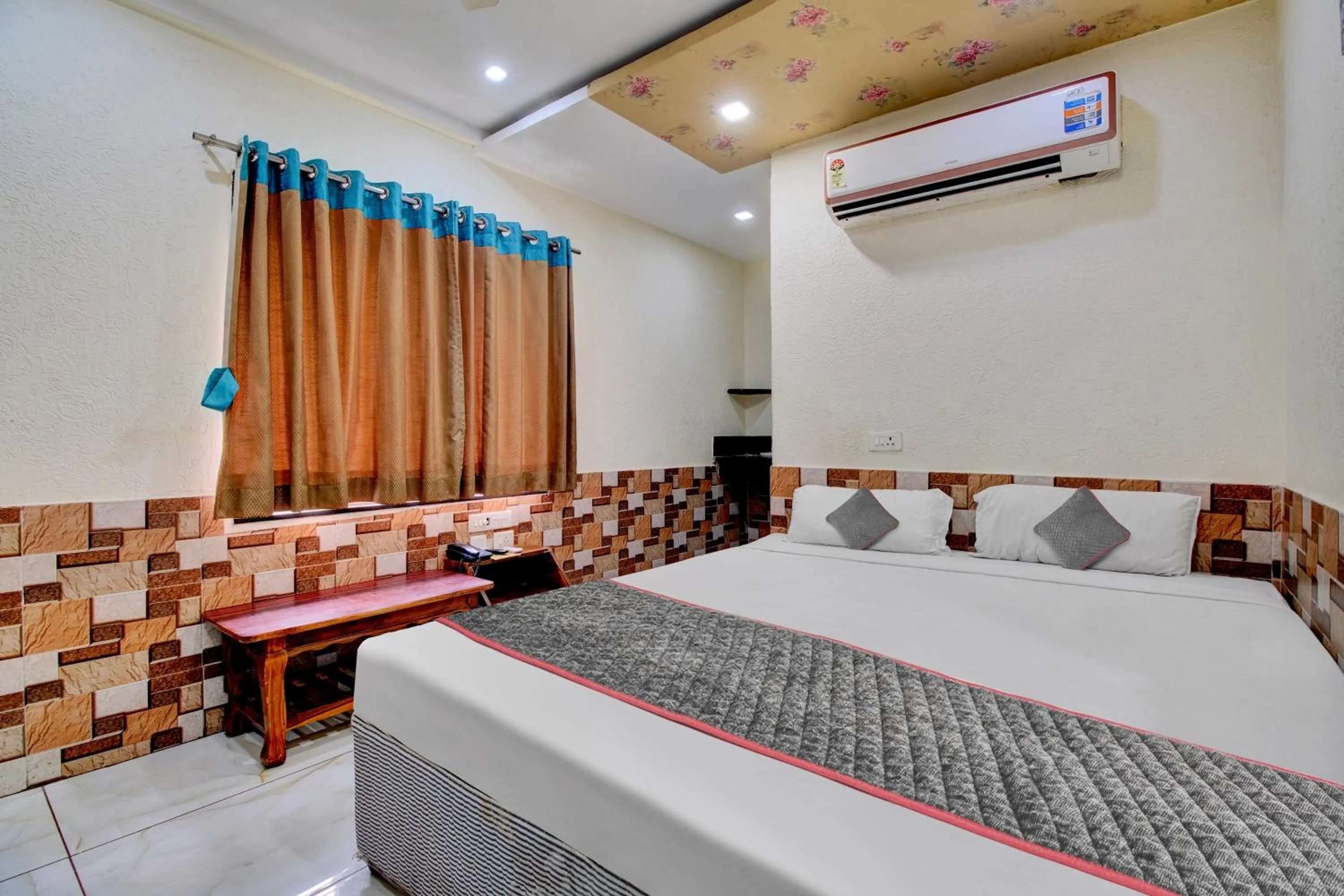 Bedroom in Hotel O Jaya Fortune