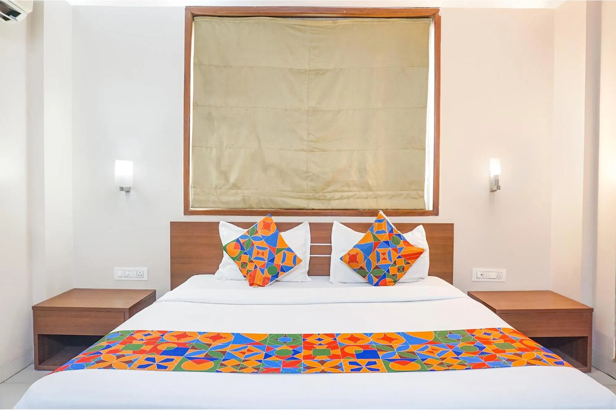 Bed in FabHotel Classic Executive - Nr Sasvad Road Railway Station