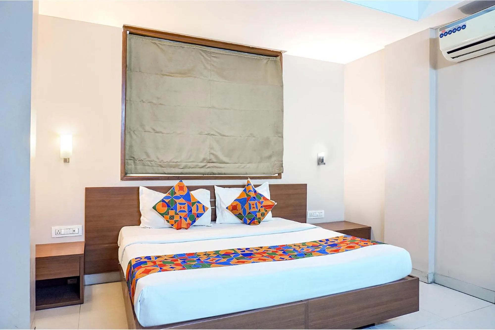 Bed in FabHotel Classic Executive - Nr Sasvad Road Railway Station