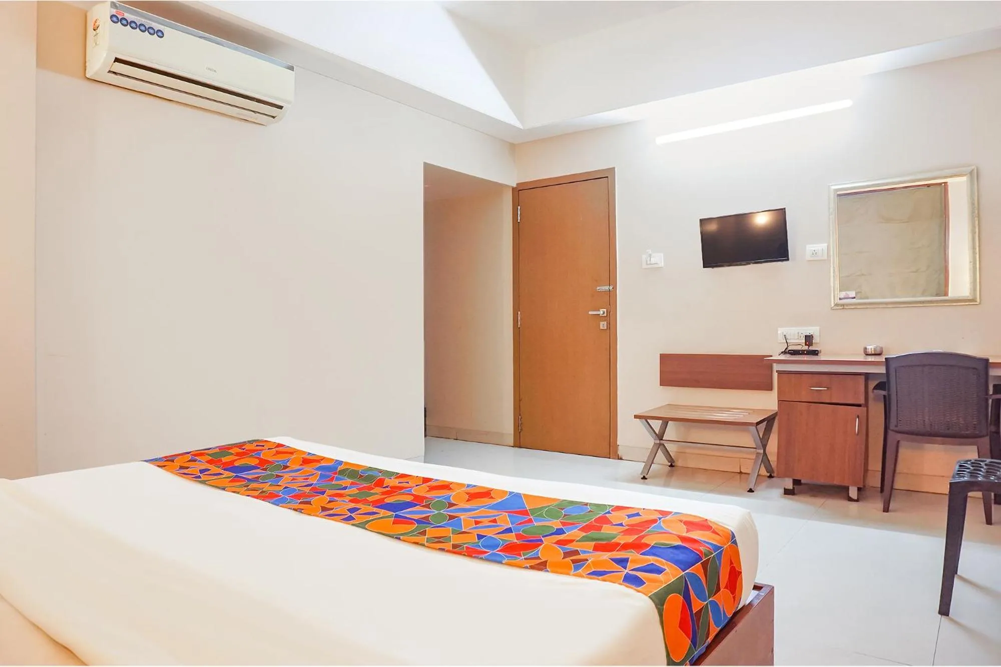 Bed in FabHotel Classic Executive - Nr Sasvad Road Railway Station