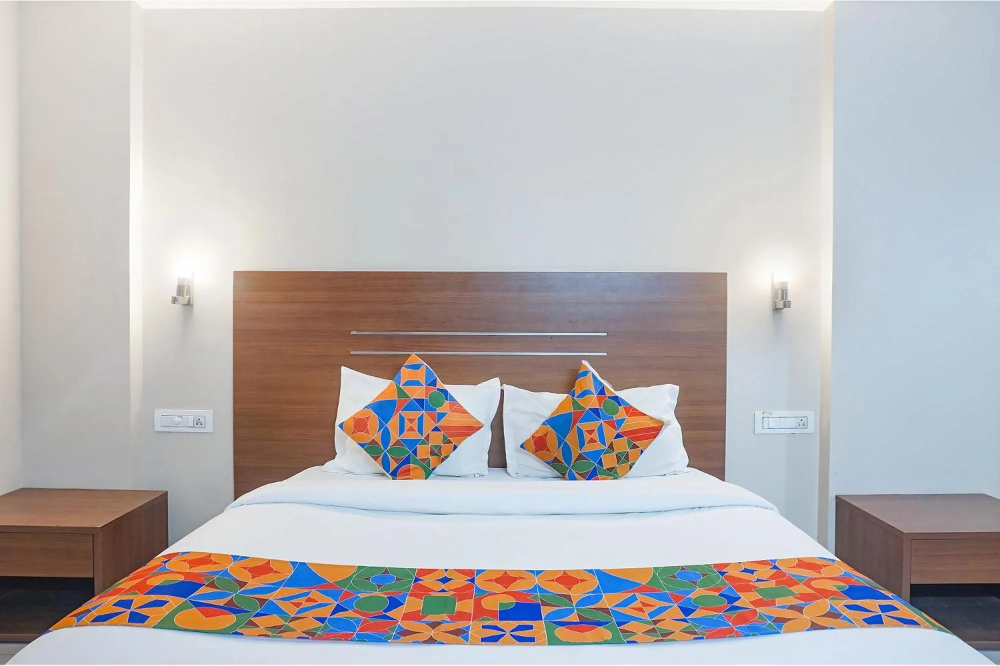 Bed in FabHotel Classic Executive - Nr Sasvad Road Railway Station