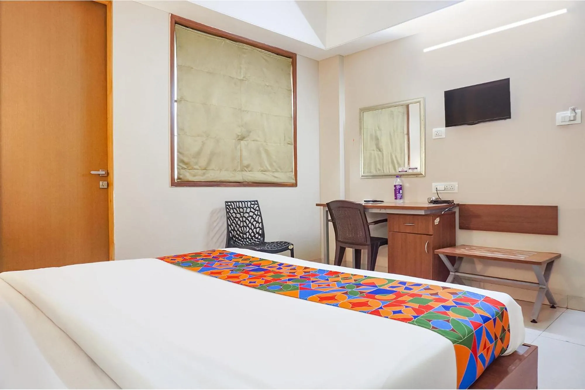 Bed in FabHotel Classic Executive - Nr Sasvad Road Railway Station