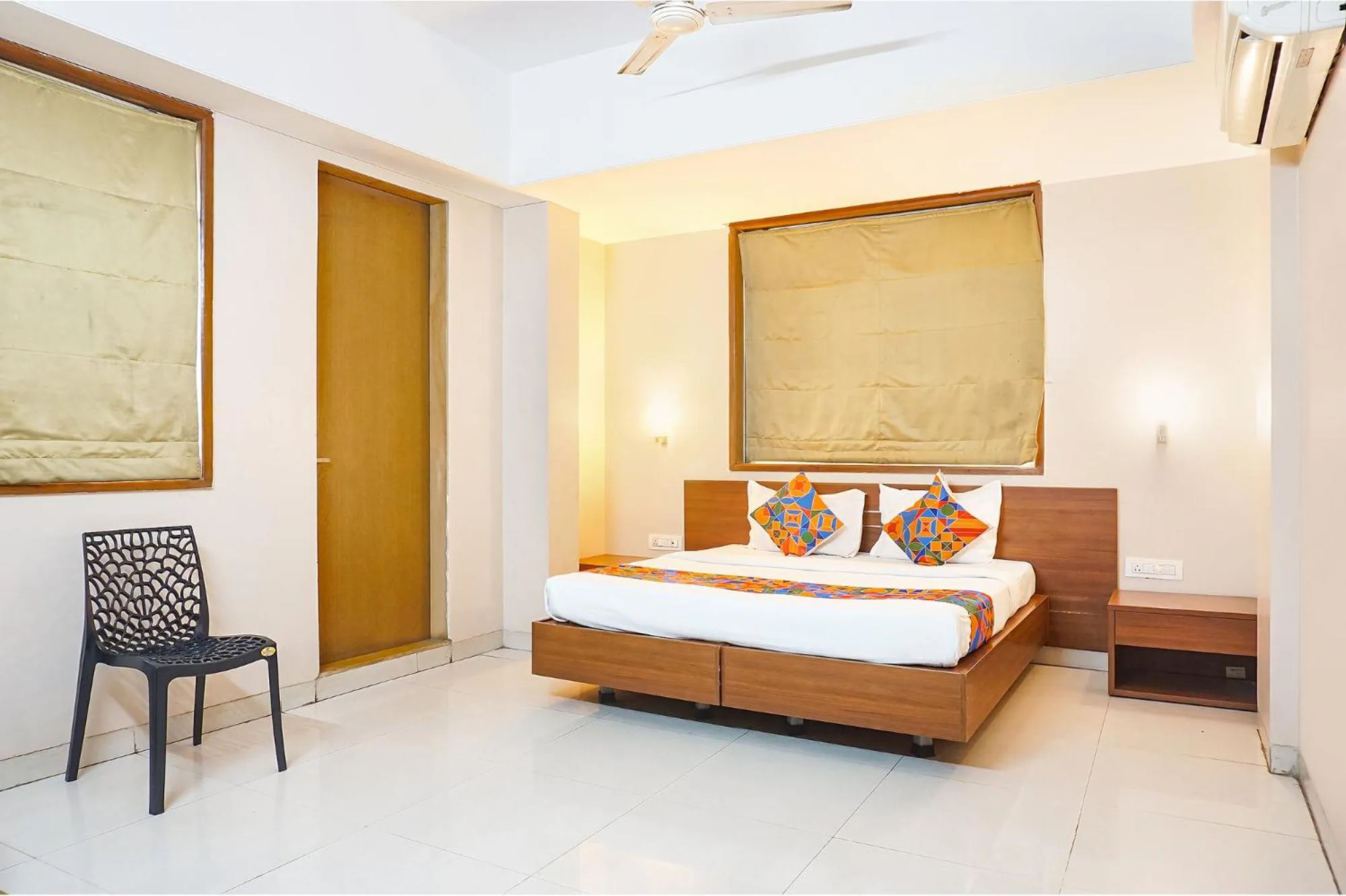 Bed in FabHotel Classic Executive - Nr Sasvad Road Railway Station