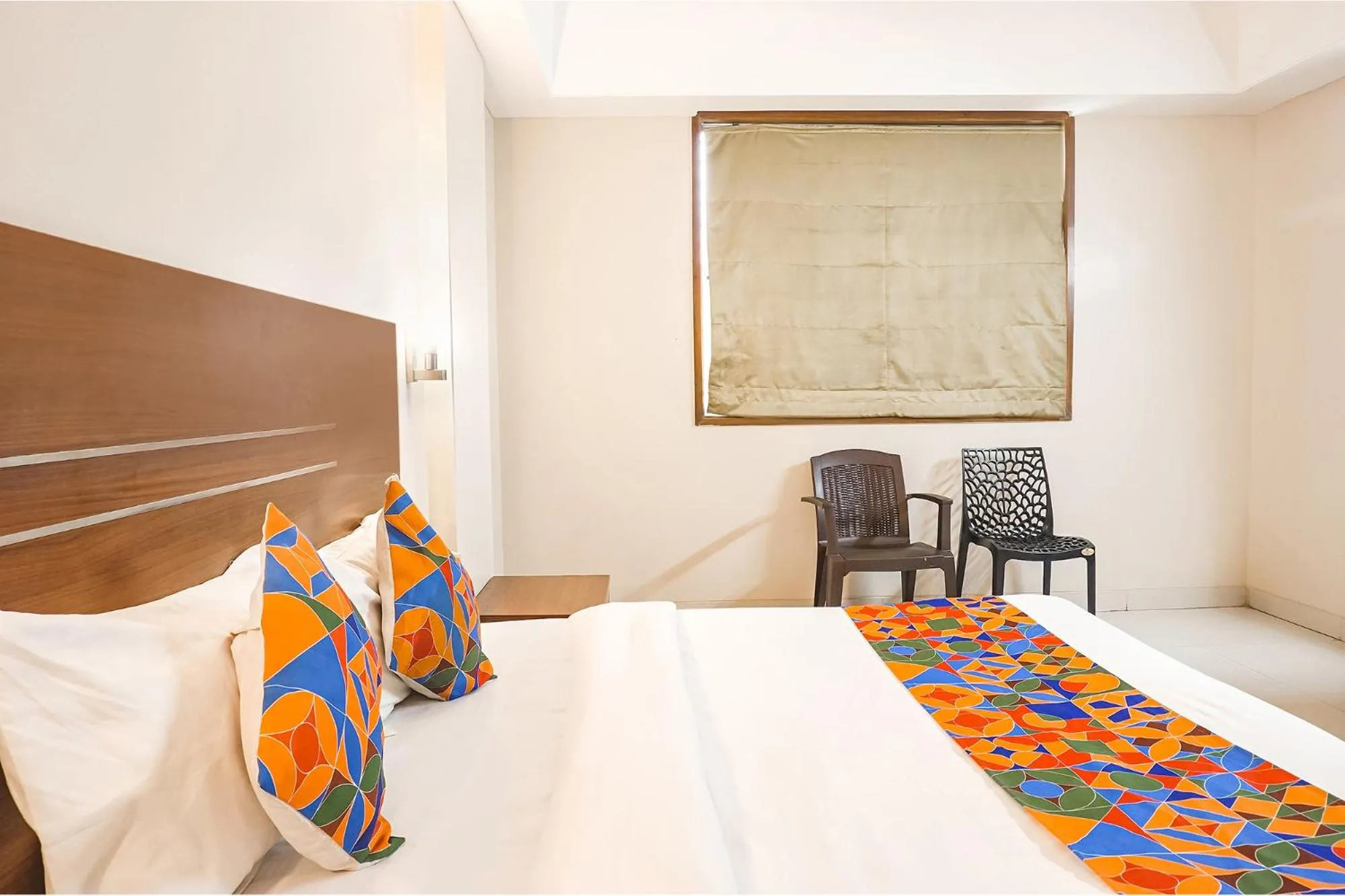 Bed in FabHotel Classic Executive - Nr Sasvad Road Railway Station