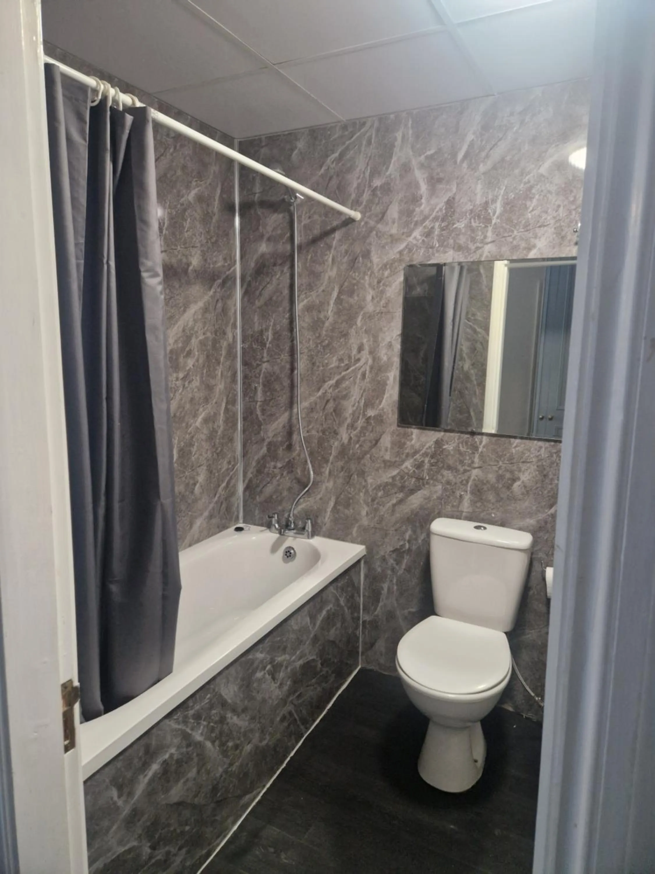 Bathroom in Himley Country Hotel