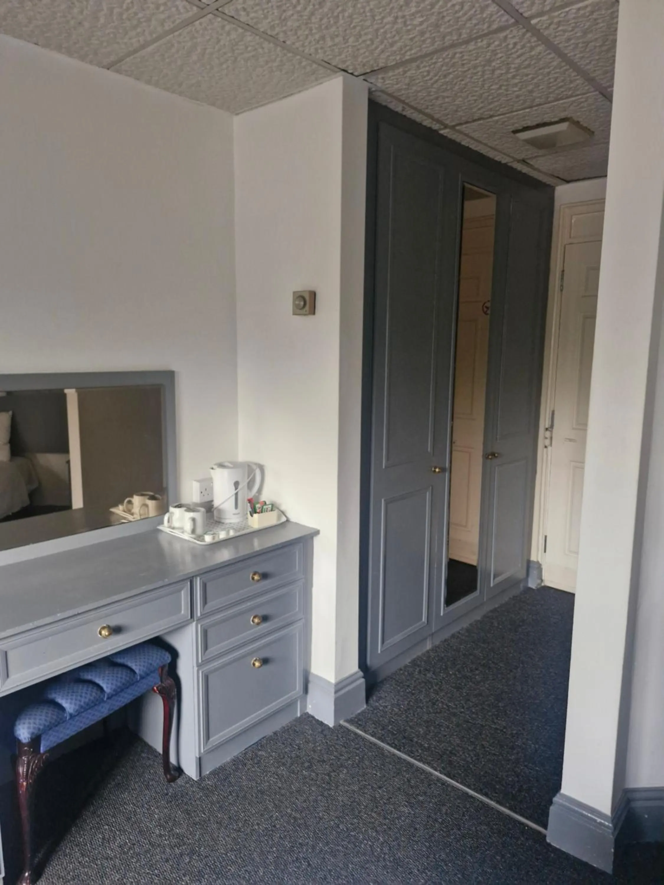 Bedroom, Bed in Himley Country Hotel