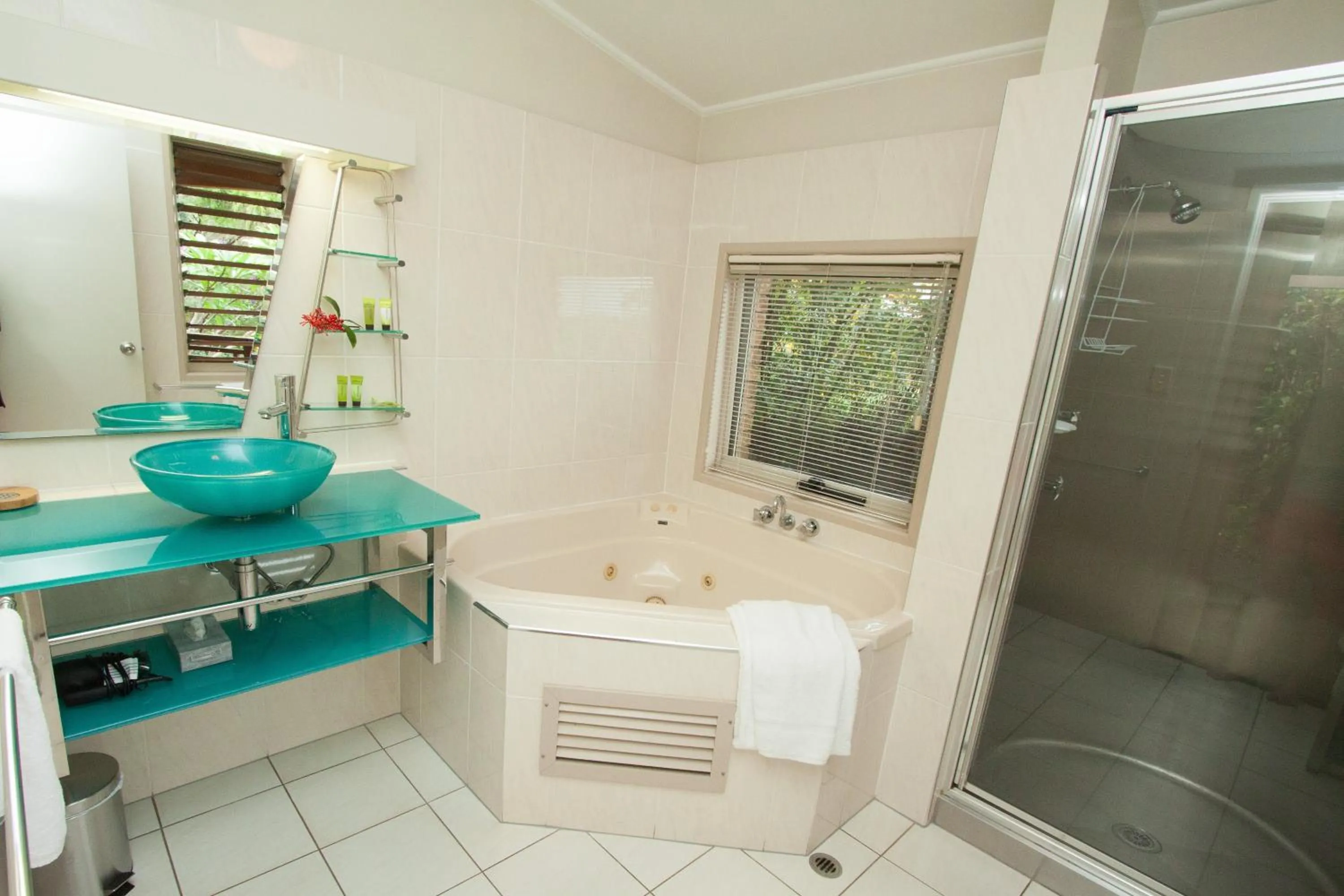 Bathroom in Maleny Terrace Cottages
