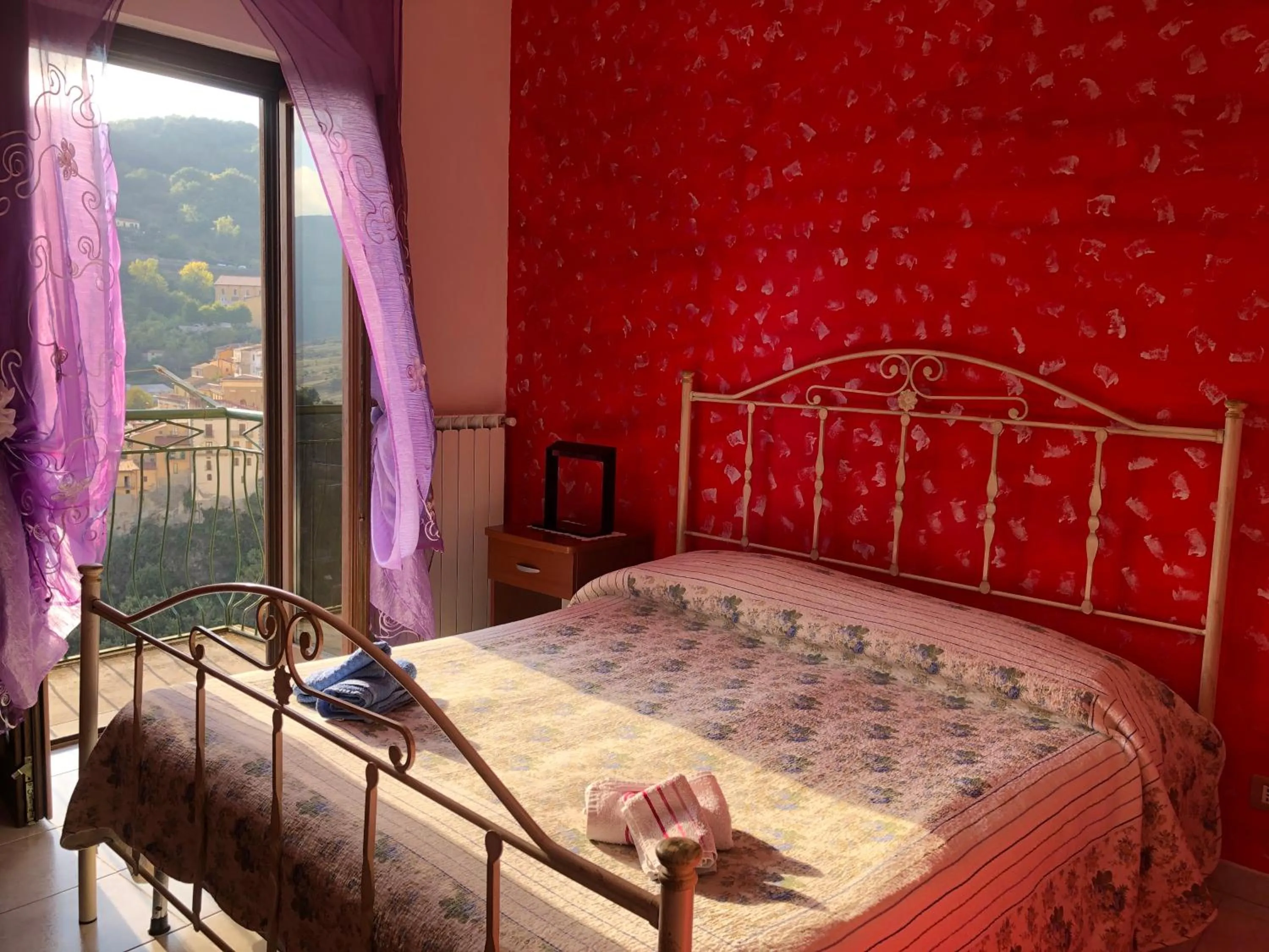 Photo of the whole room, Bed in B&B Al Castello