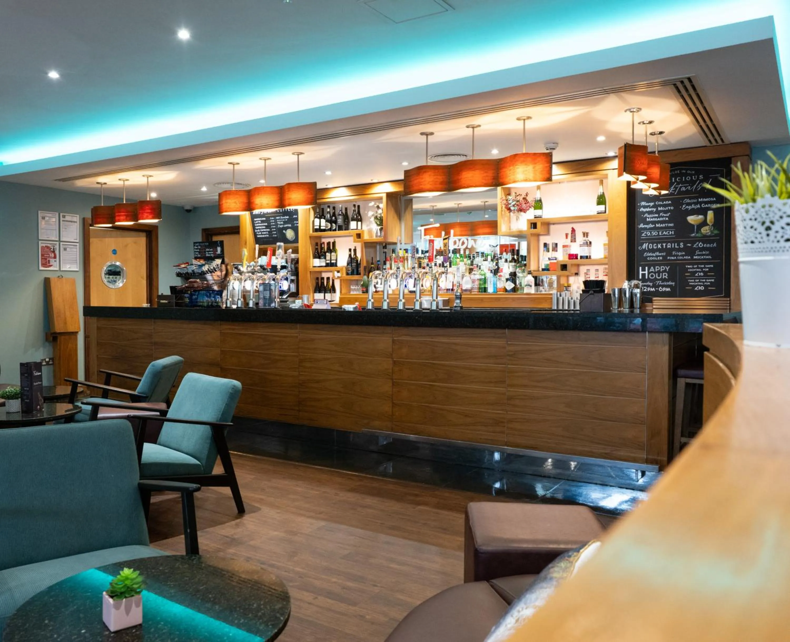 Lounge or bar in Future Inn Plymouth