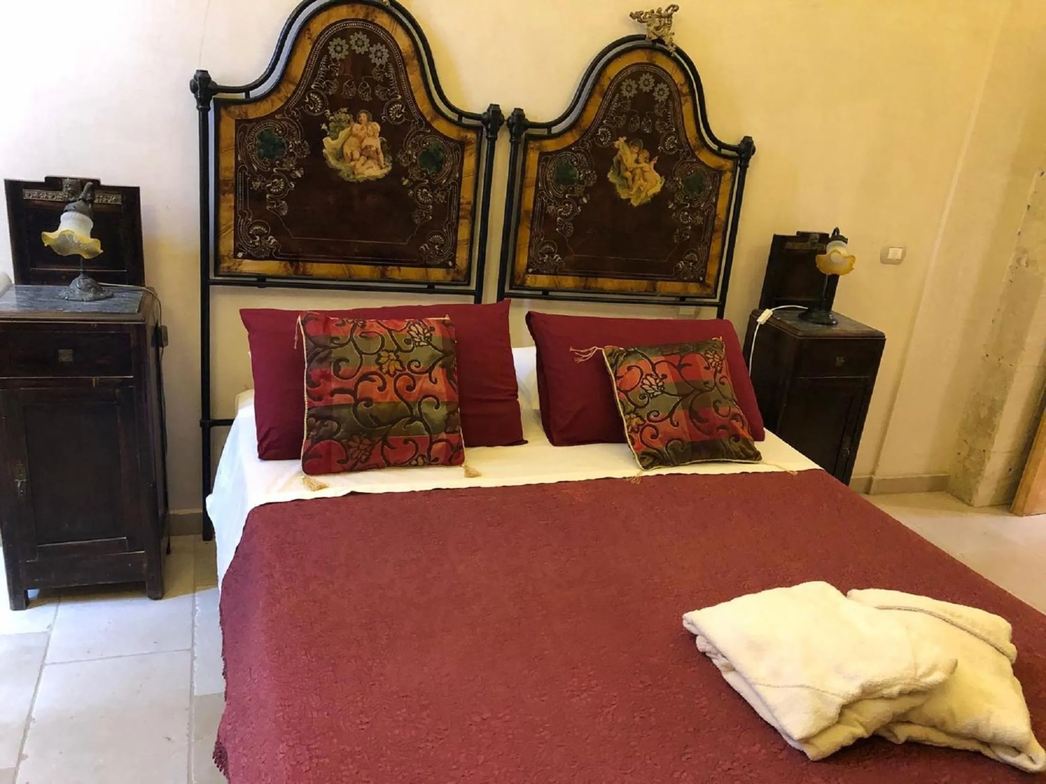 Bedroom, Bed in Borgoincorte