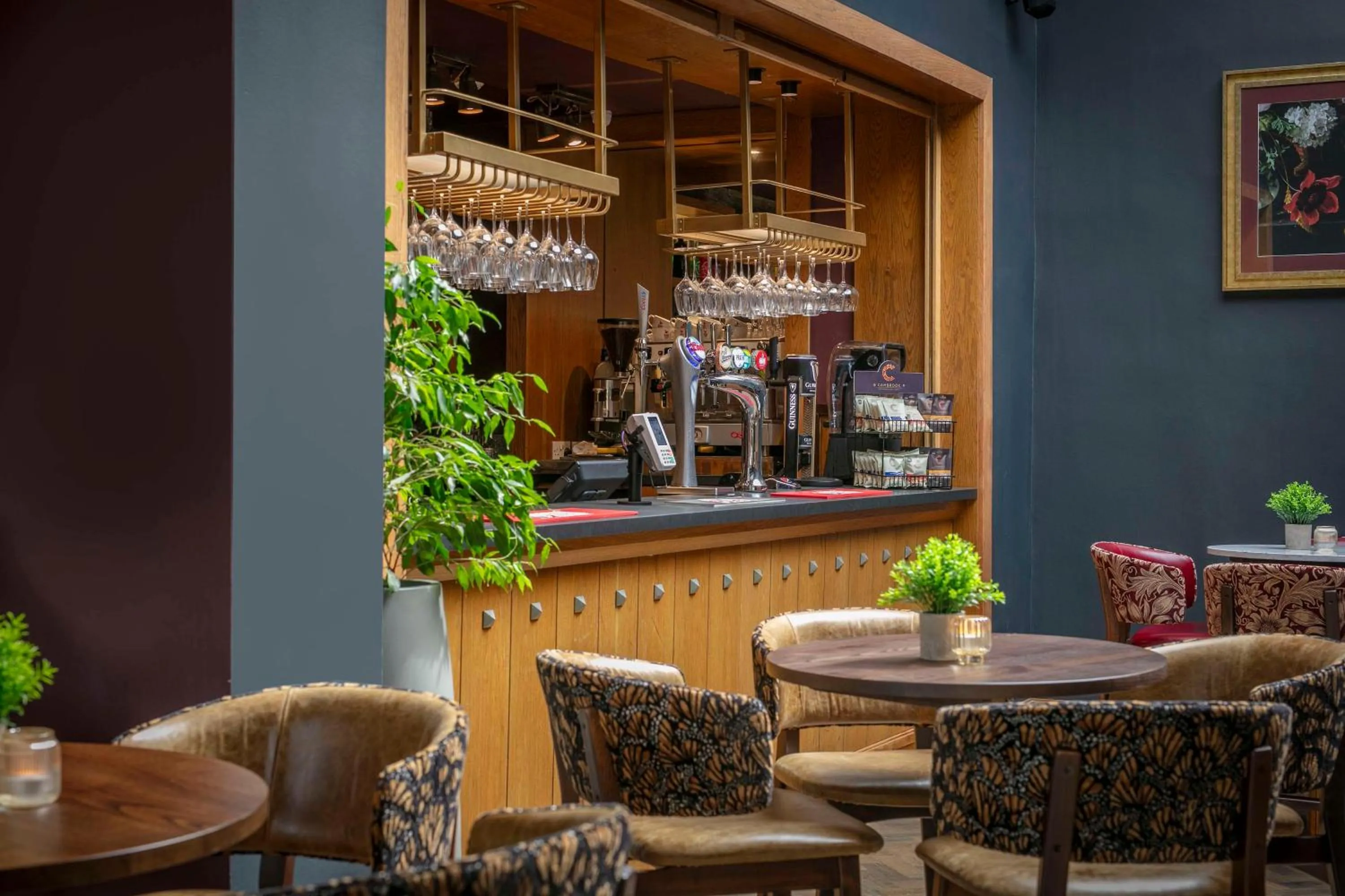 Lounge or bar in Glasgow Westerwood Hotel, Spa & Golf Resort