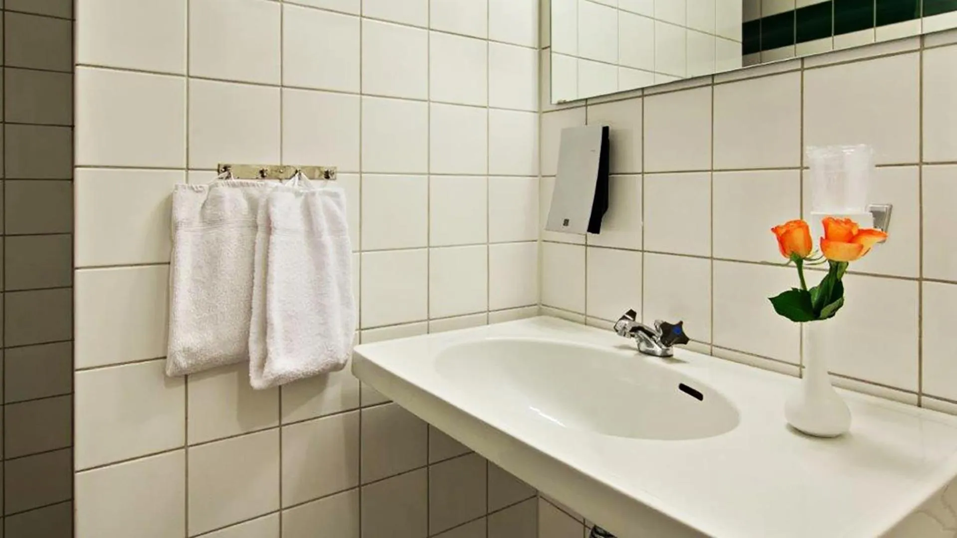 Bathroom in Best Western Hotel Scheele