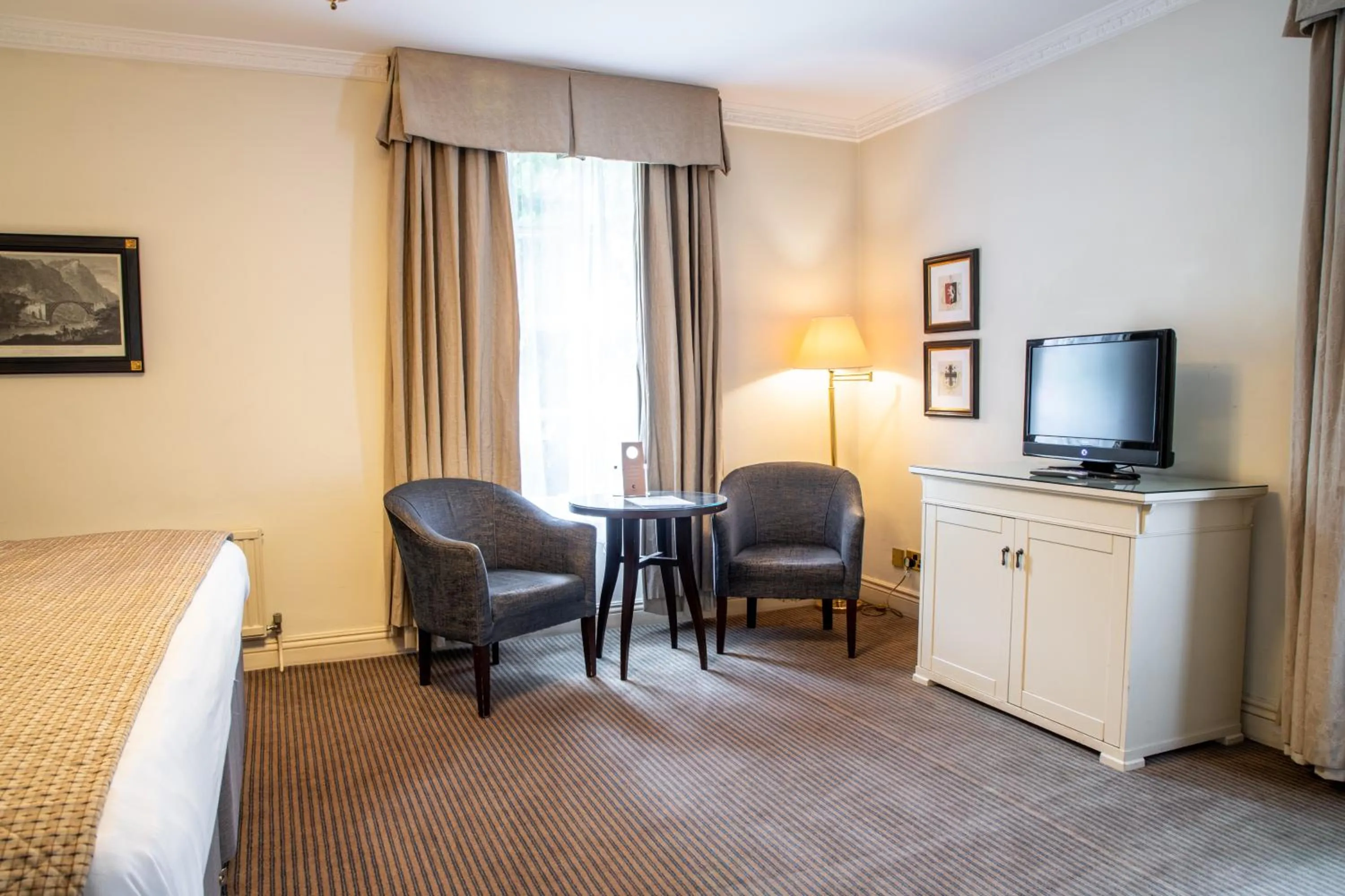 Seating area, Bed in Park House Hotel