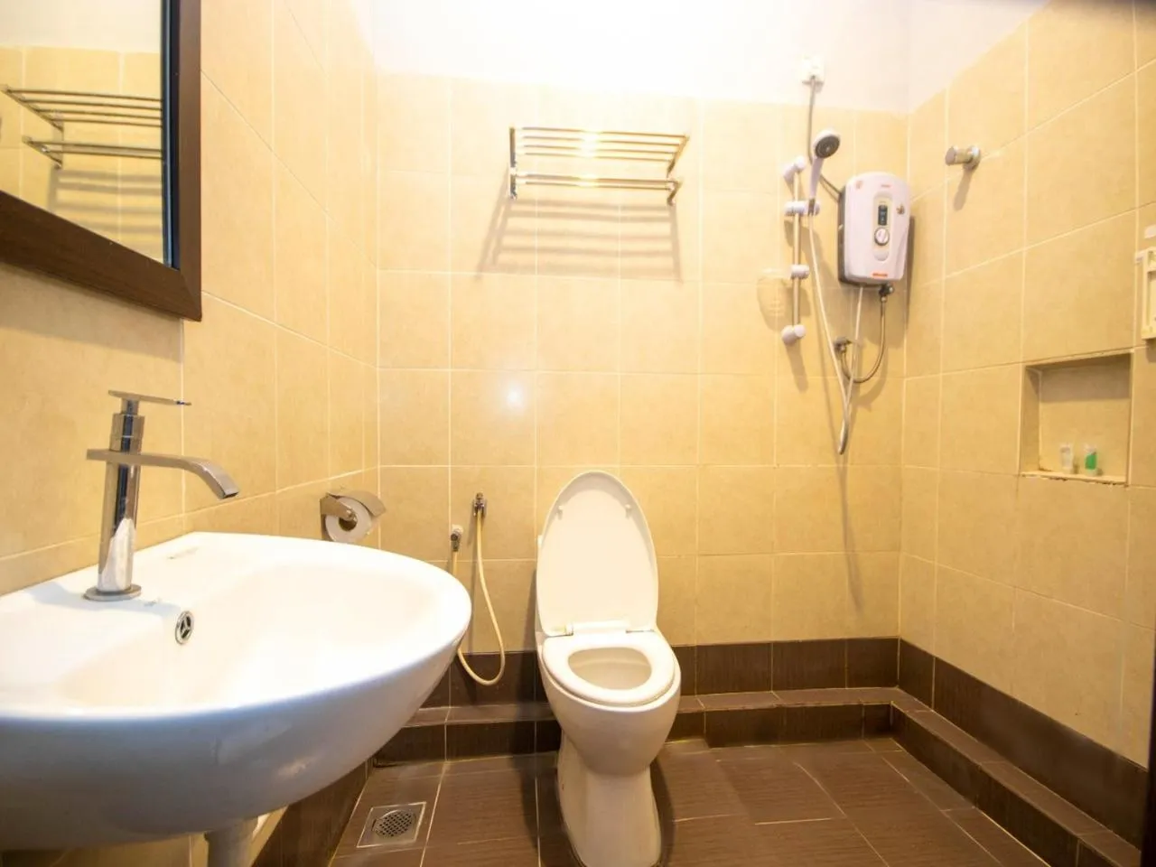 Shower in JQ BL Hotel, Ipoh