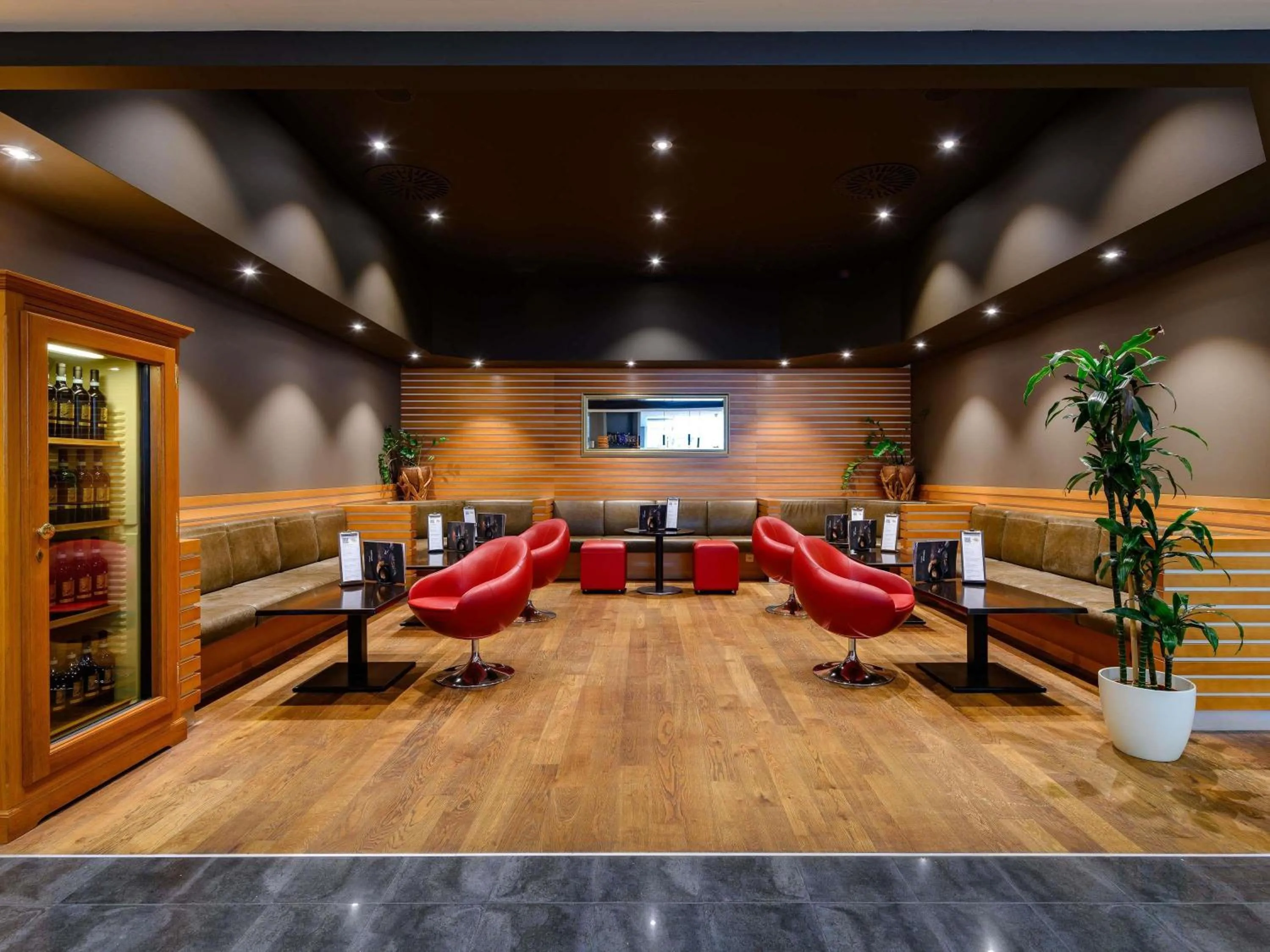 Lounge or bar in Mövenpick Hotel Egerkingen