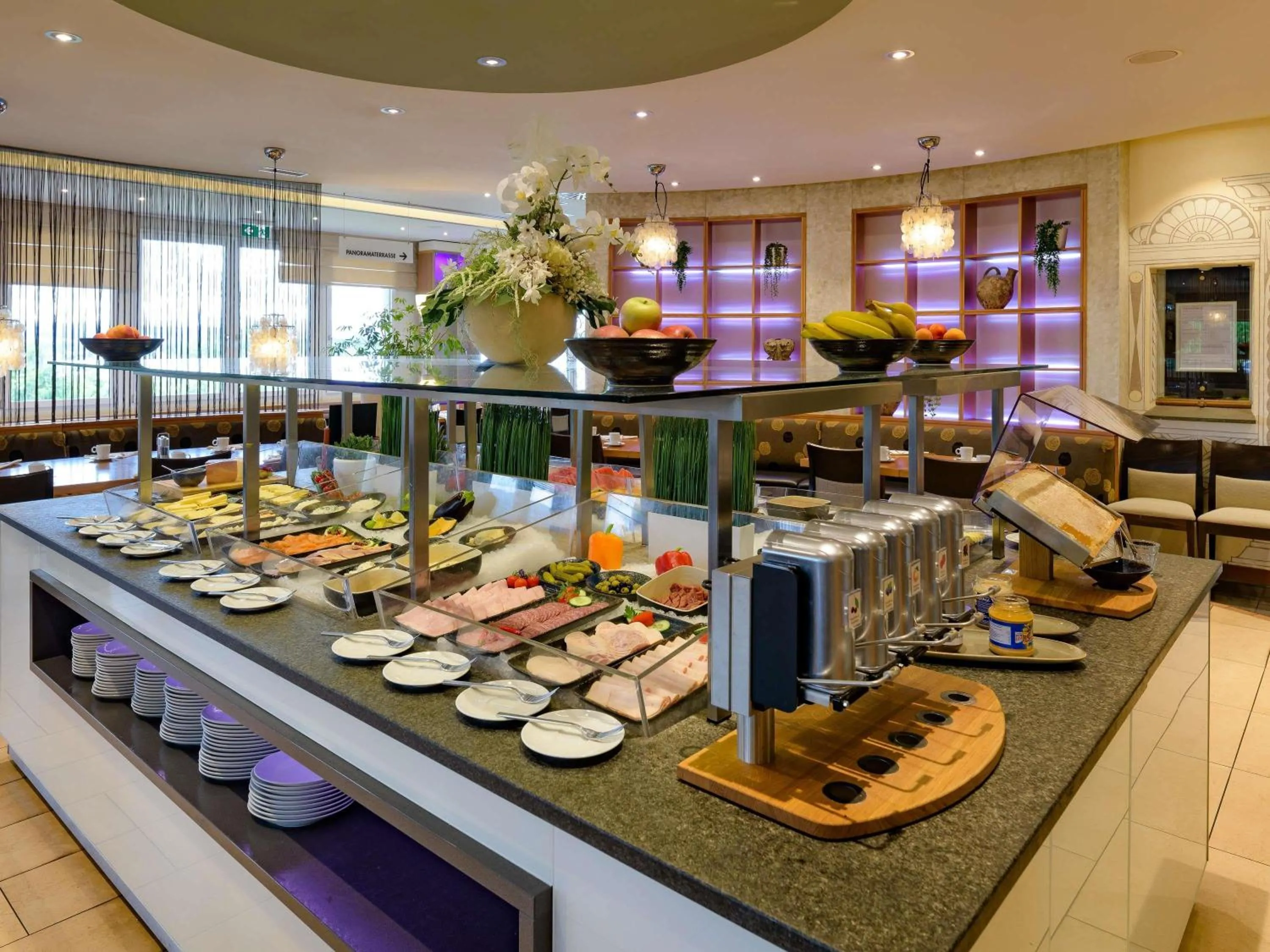 Breakfast in Mövenpick Hotel Egerkingen