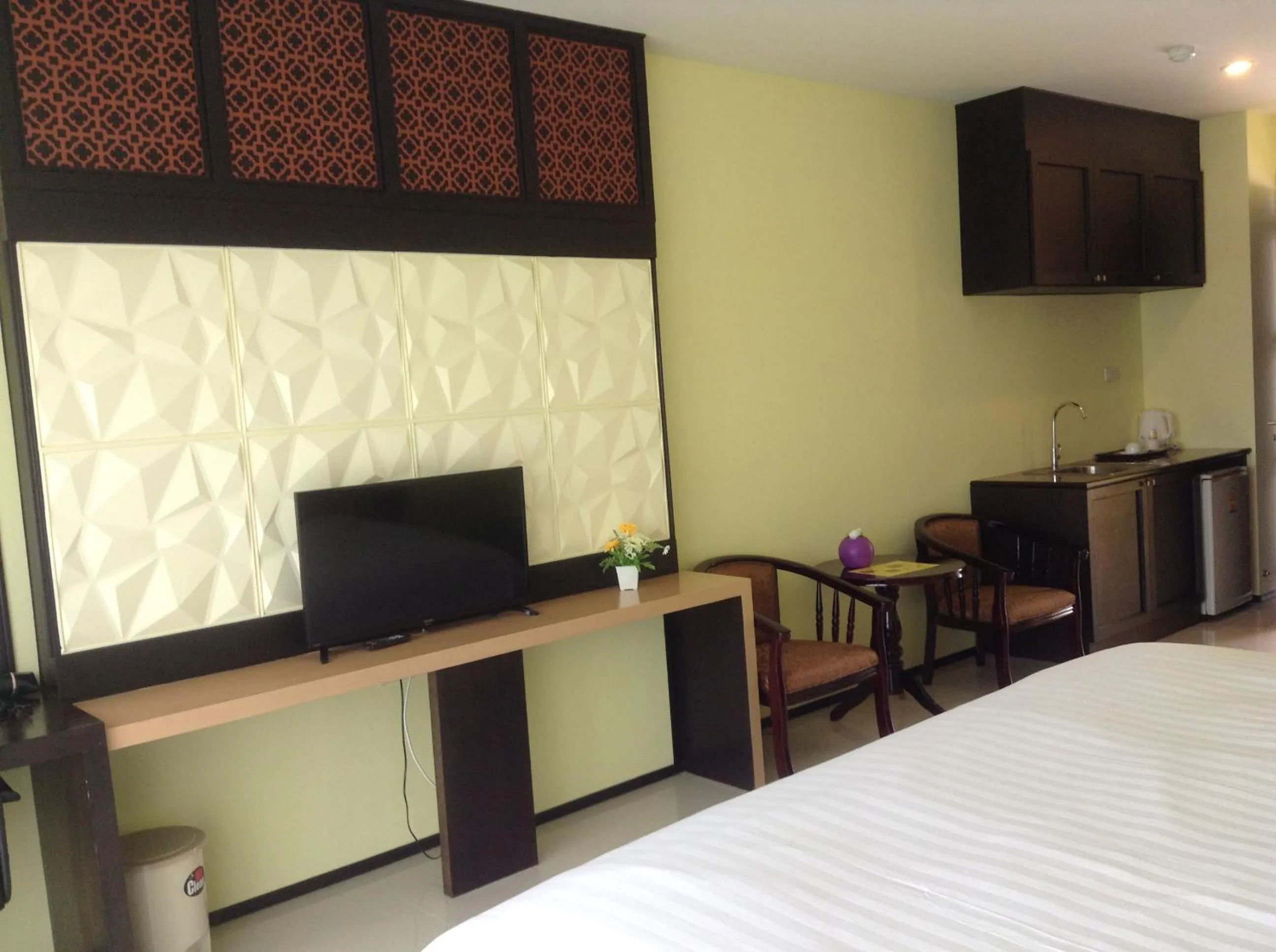 Bedroom, Bed in Phuket Chinoinn-SHAPlus Certified