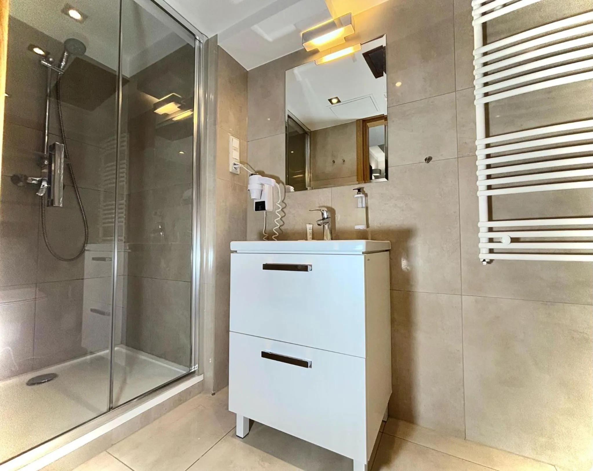 Shower in Boutique Provincja Winebar & Rooms