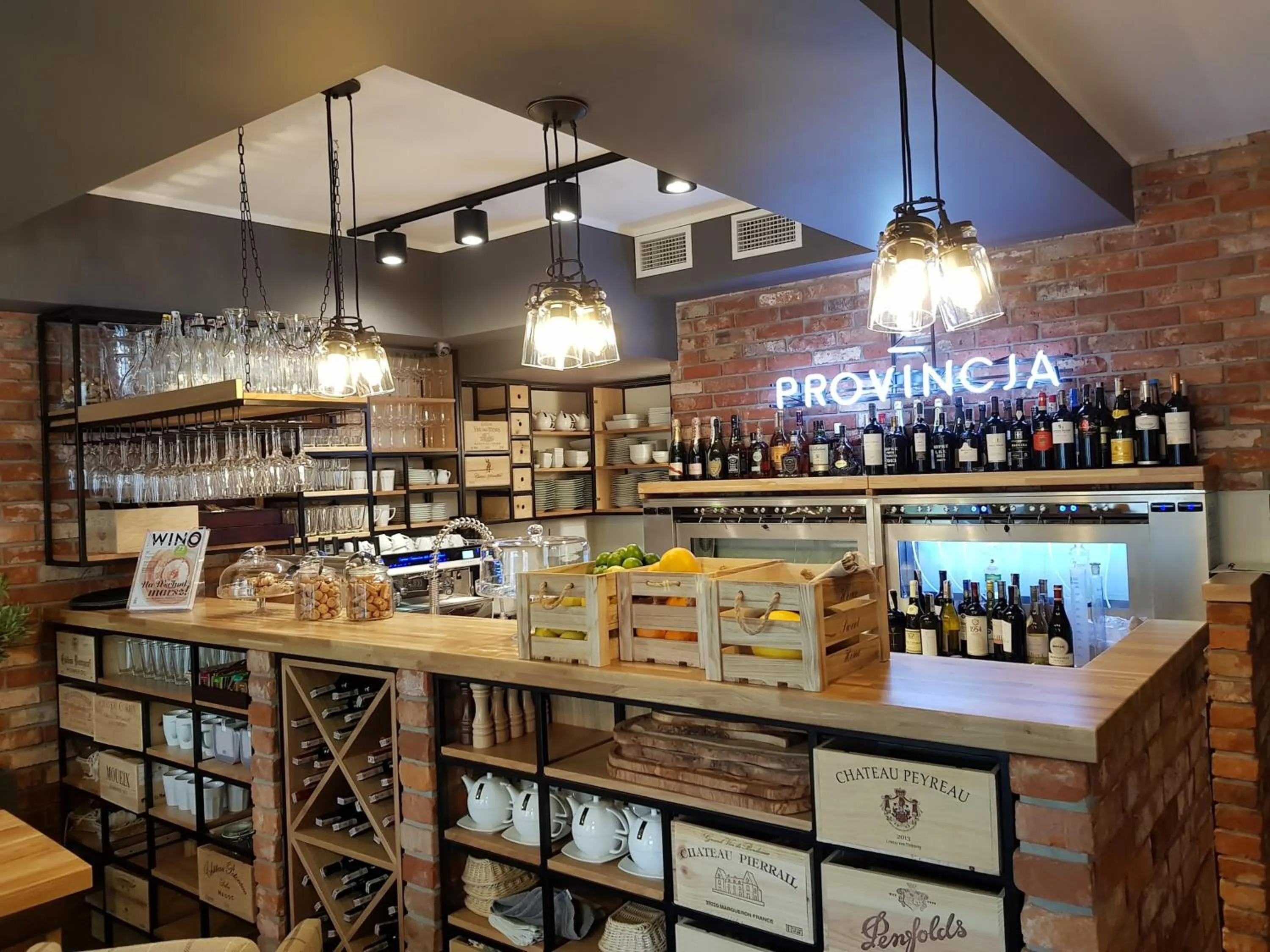 Restaurant/places to eat in Boutique Provincja Winebar & Rooms