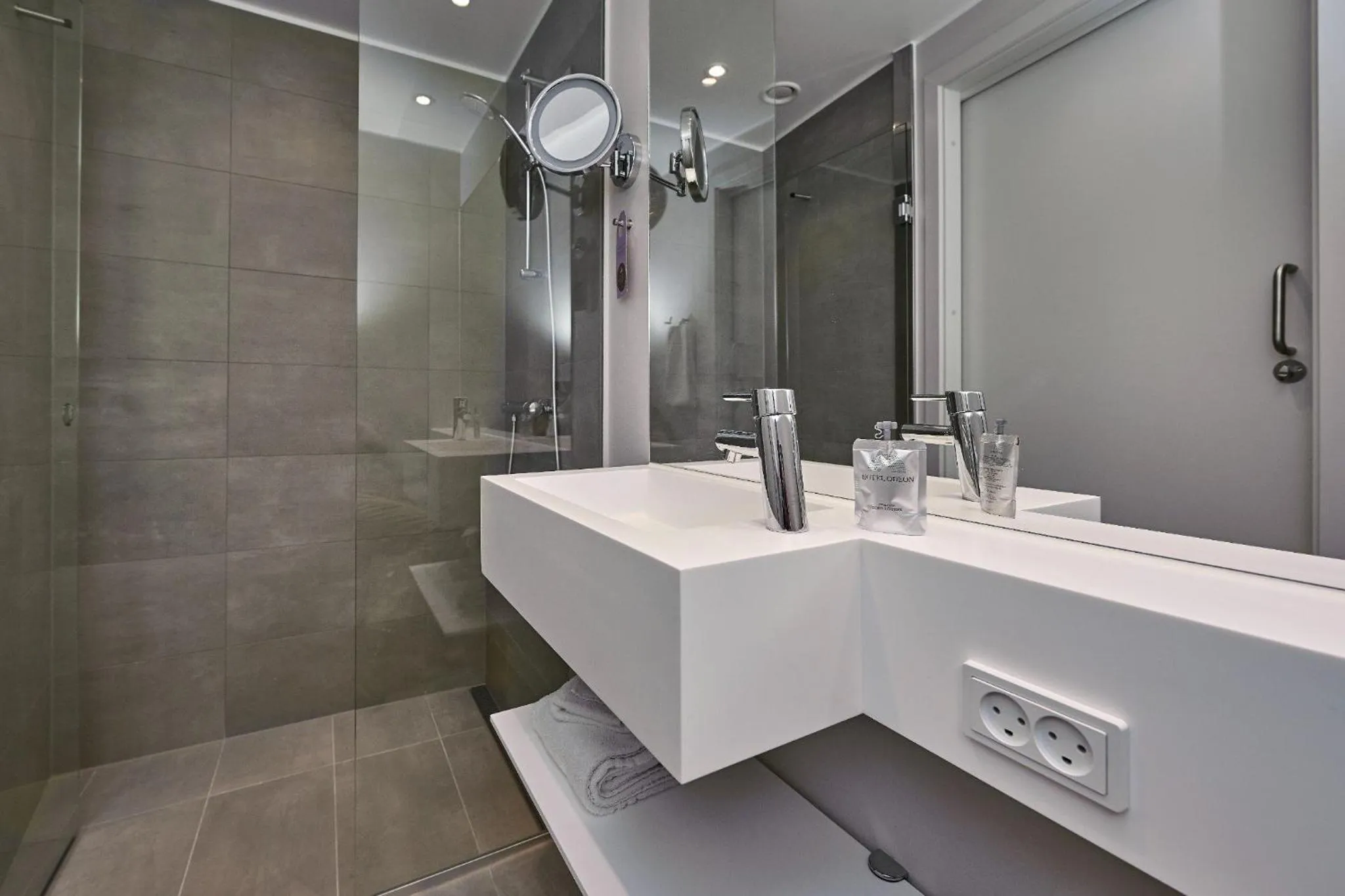 Bathroom in Hotel Odeon