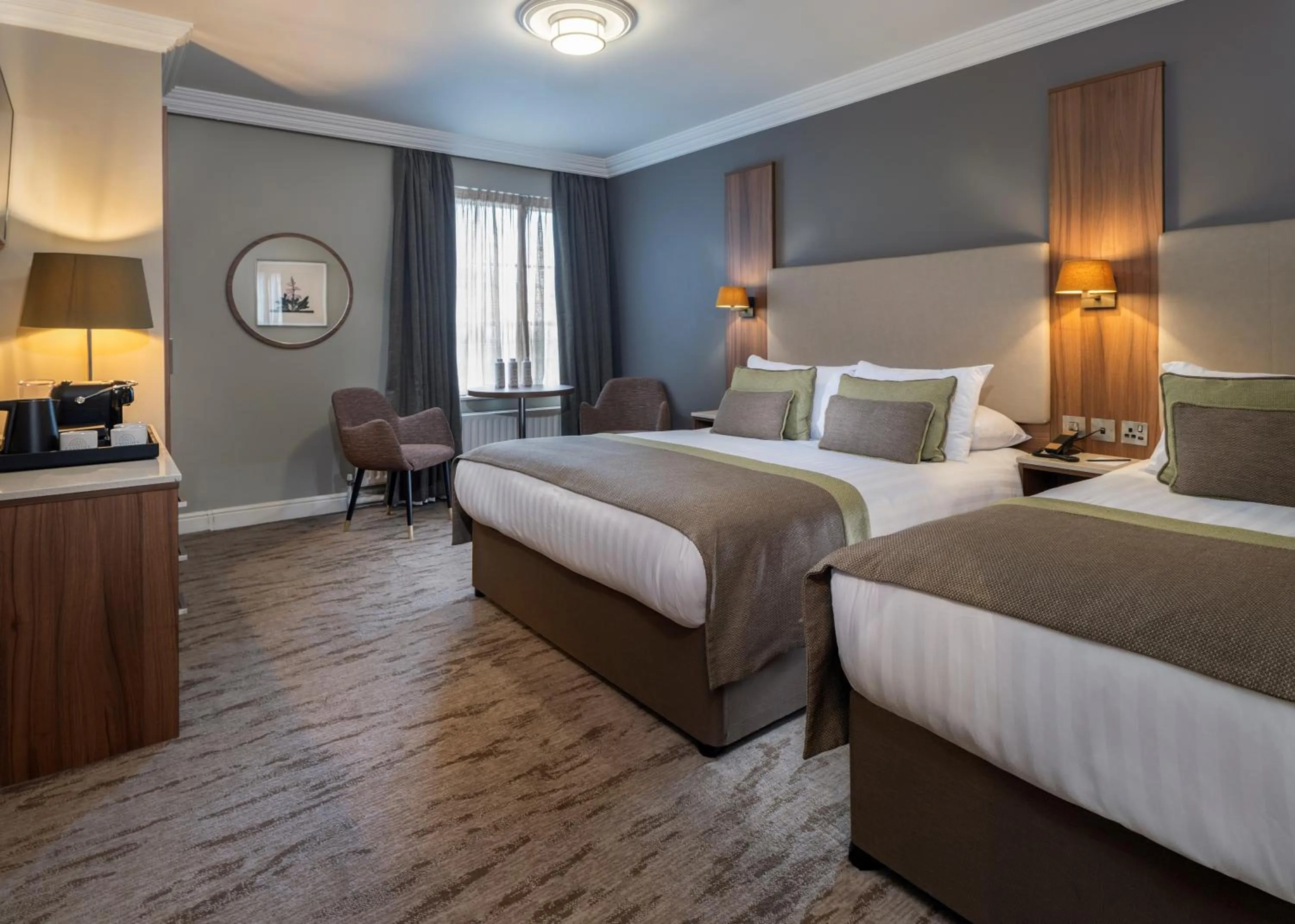 Photo of the whole room, Bed in Cassidys Hotel