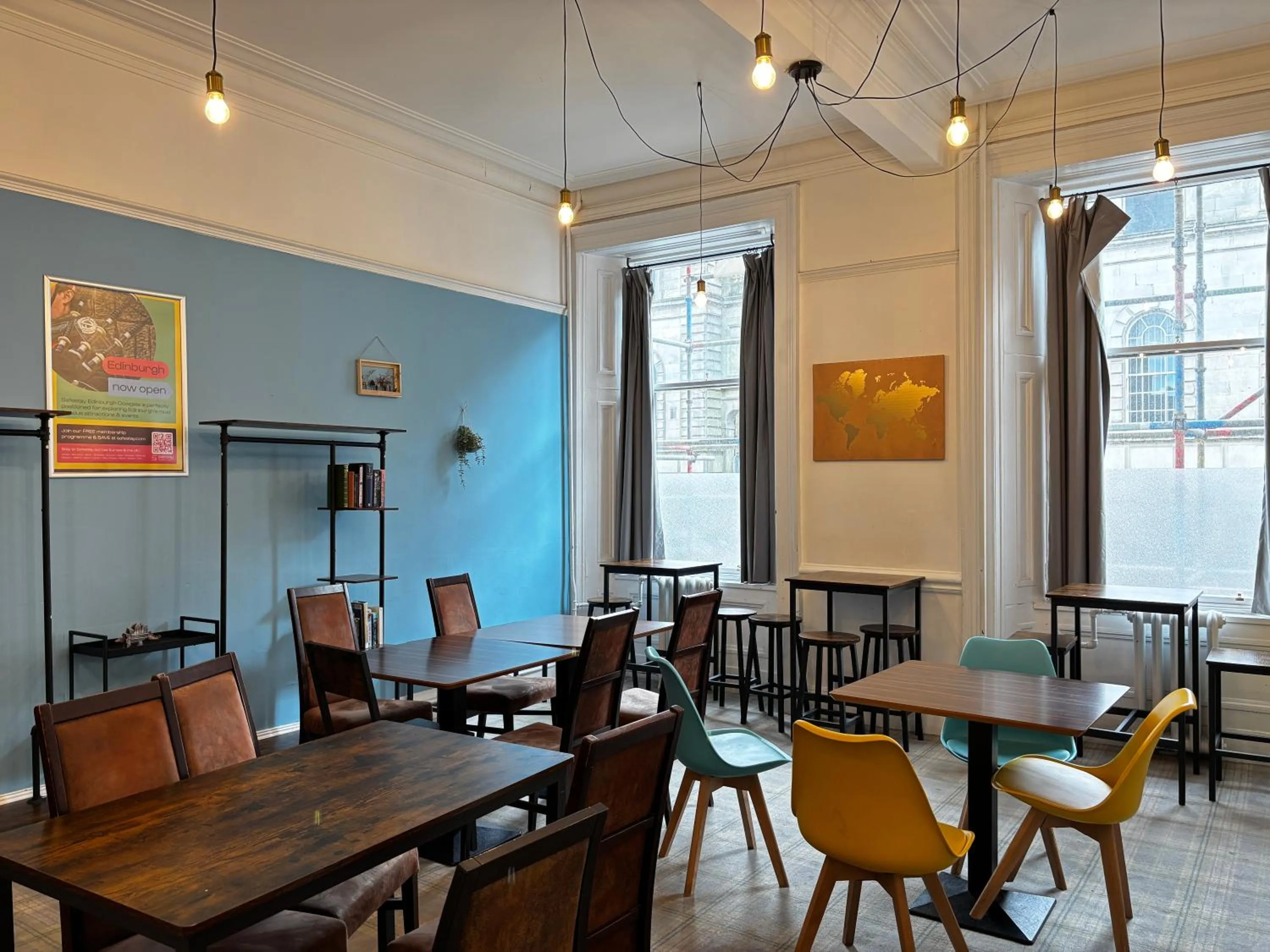 Communal lounge/ TV room in Safestay Glasgow Charing Cross