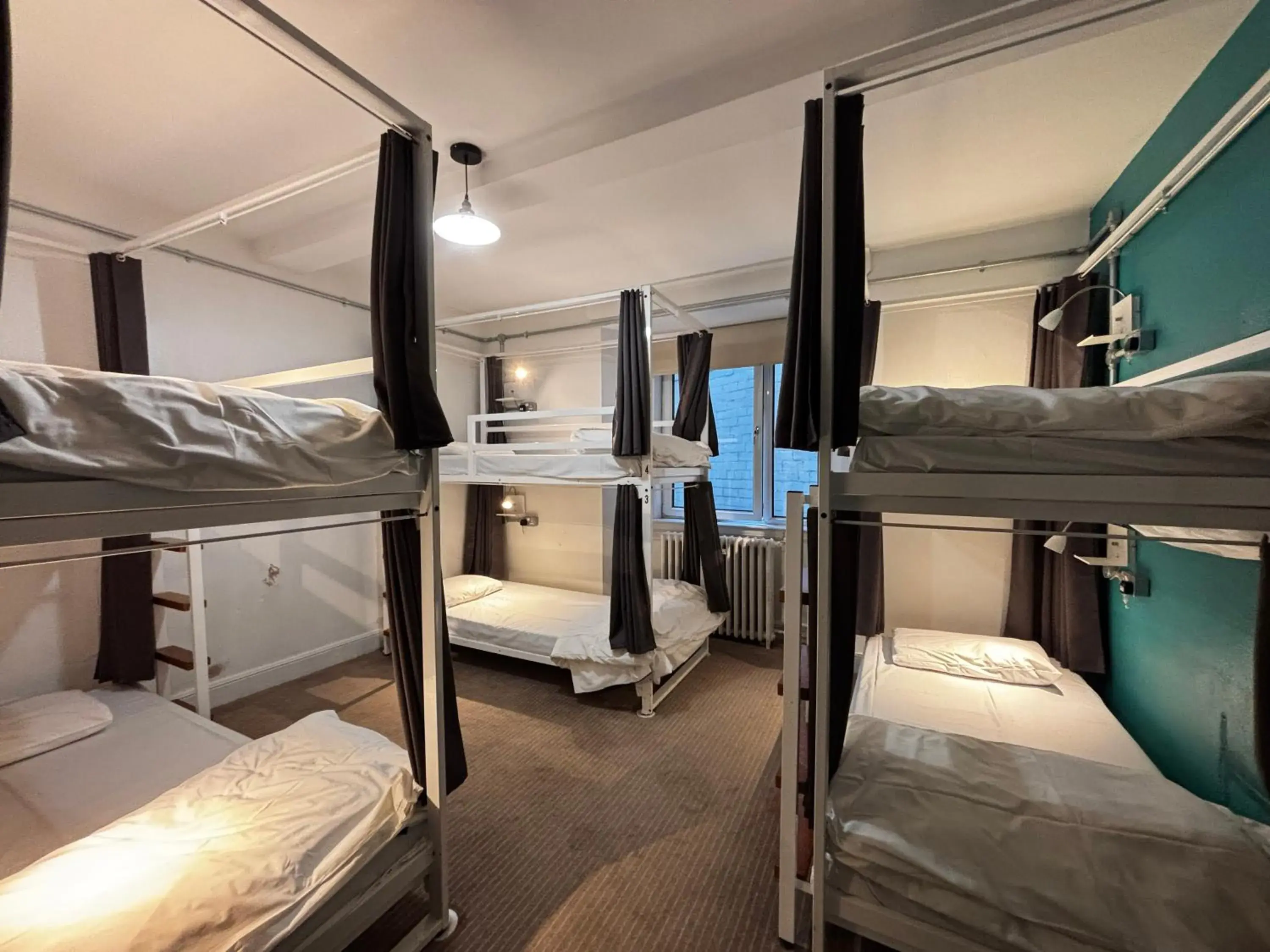 Bed in 6-Bed Female Dorm Ensuite in Safestay Glasgow Charing Cross Bed in 6-Bed Female Dorm Ensuite in Safestay Glasgow Charing Cross