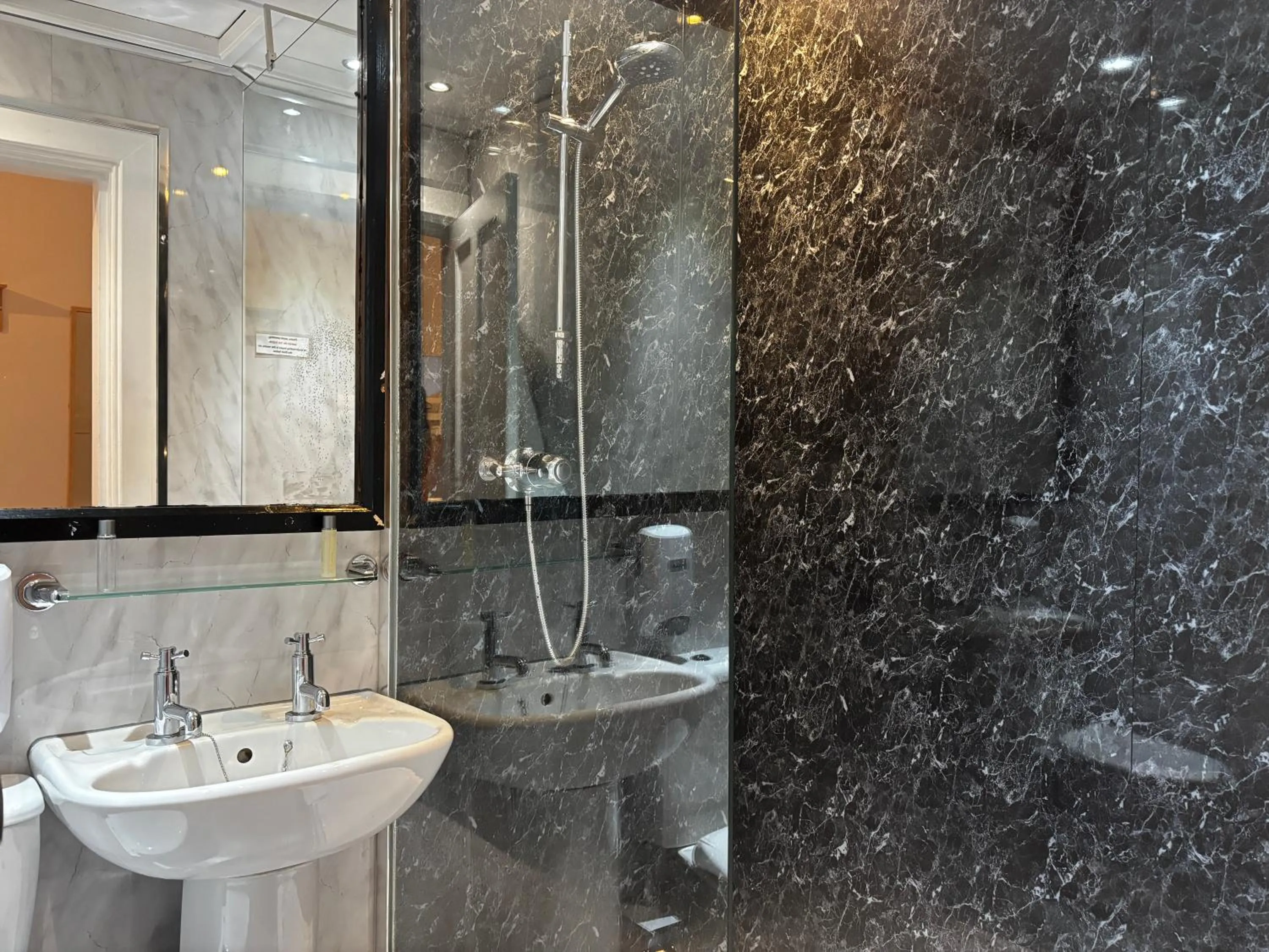 Bathroom in Safestay Glasgow Charing Cross