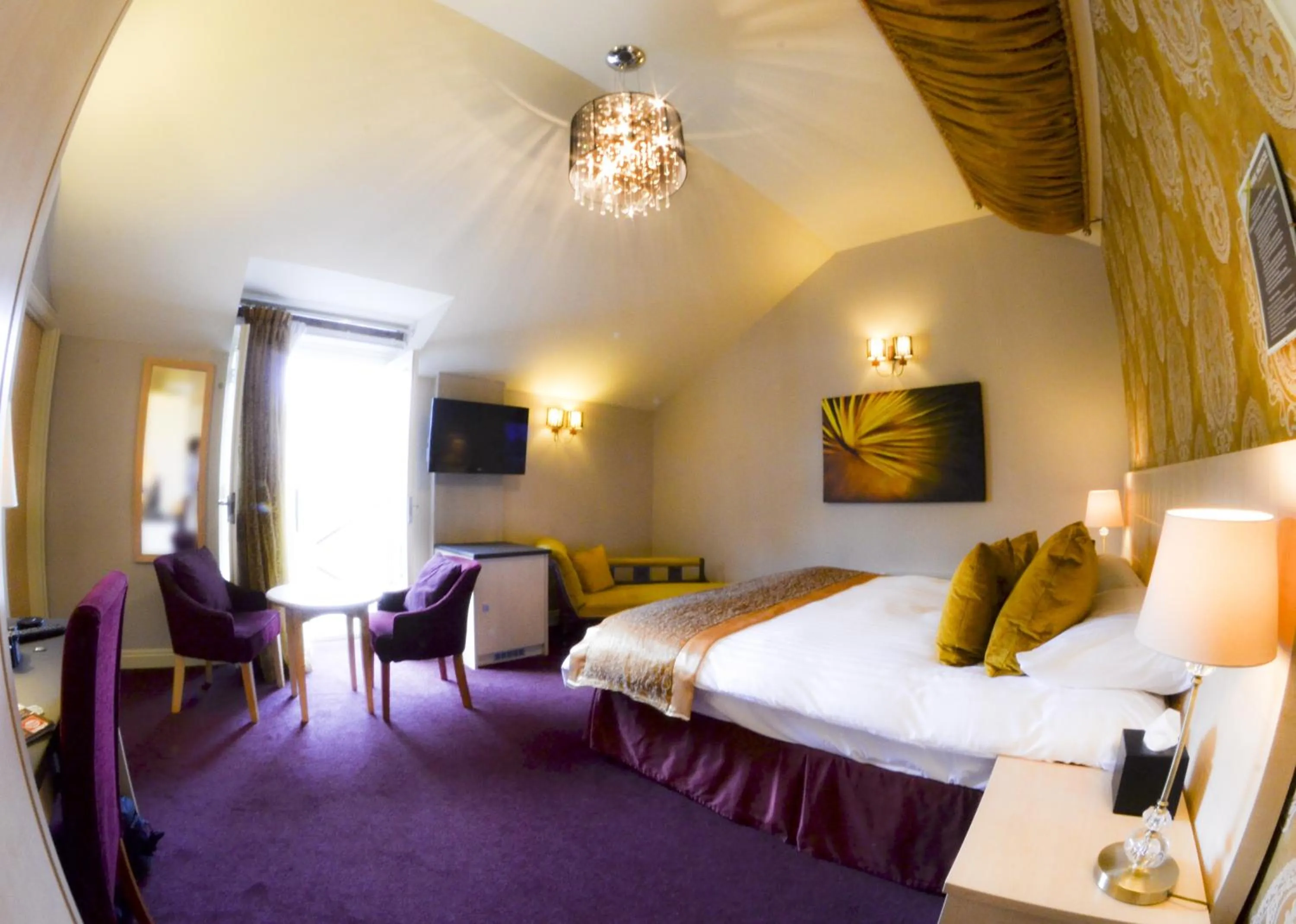 Day, Bed in Herriots Hotel