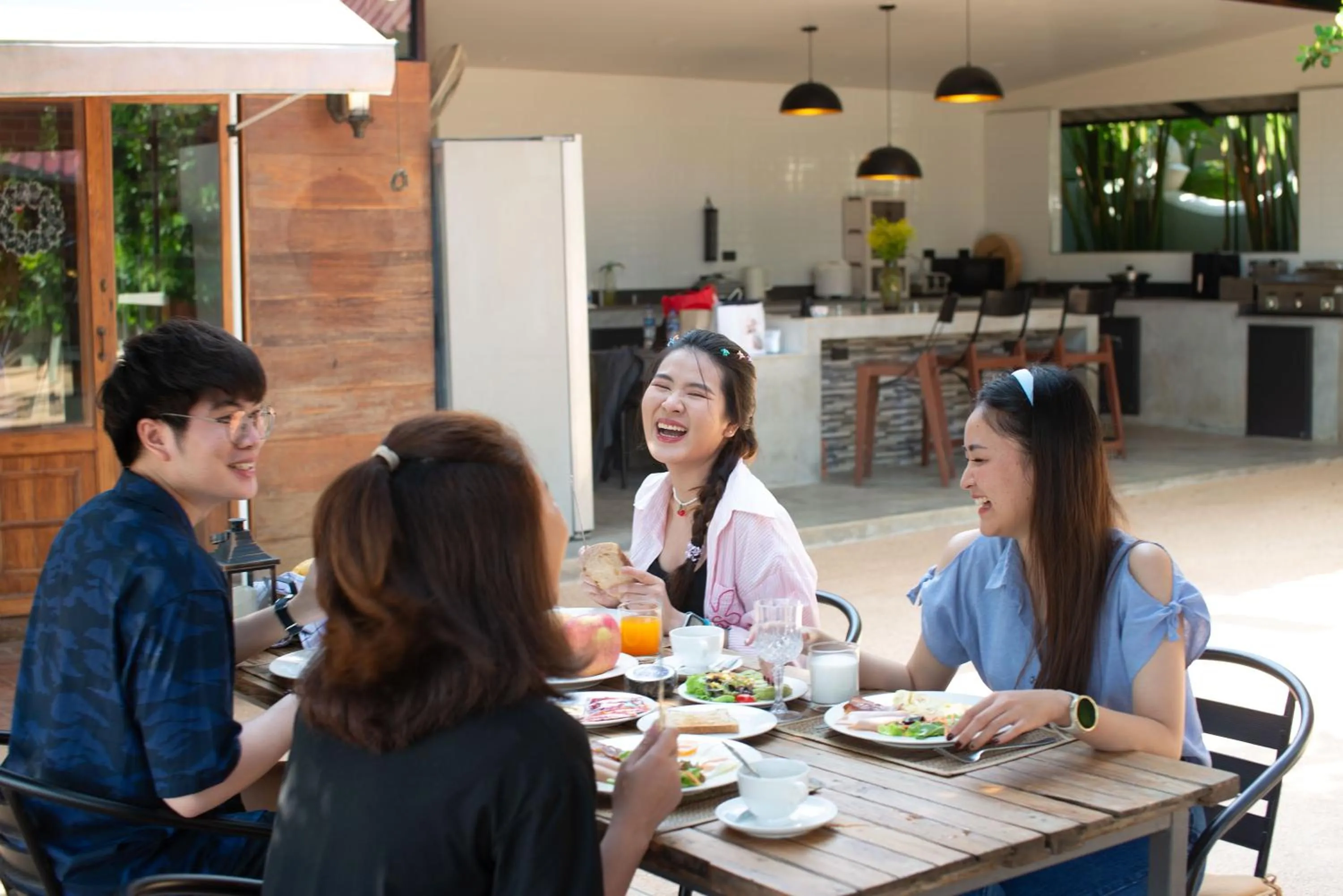 Restaurant/places to eat in Tolani Riverside Villa