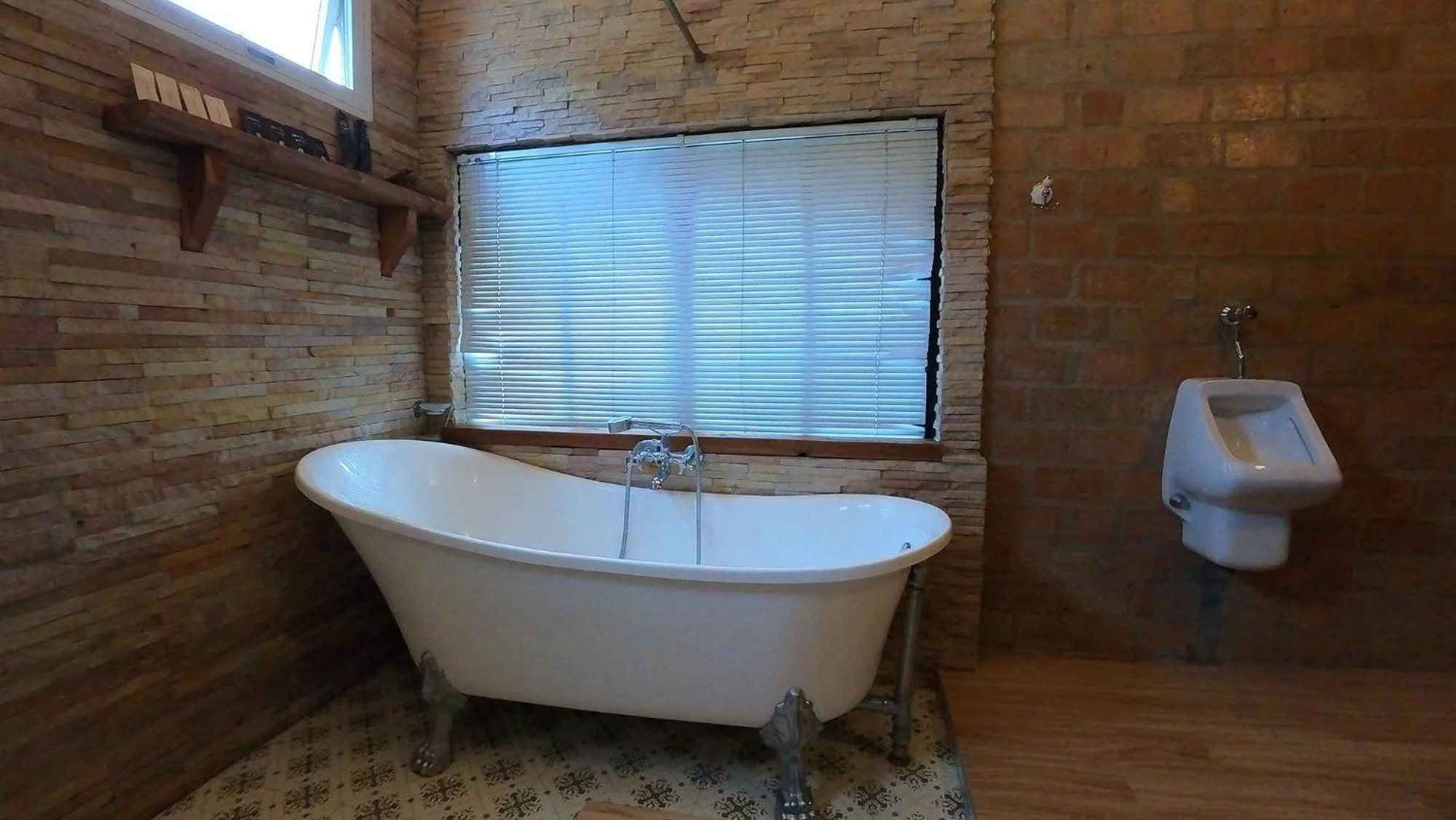 Toilet in Tolani Riverside Villa