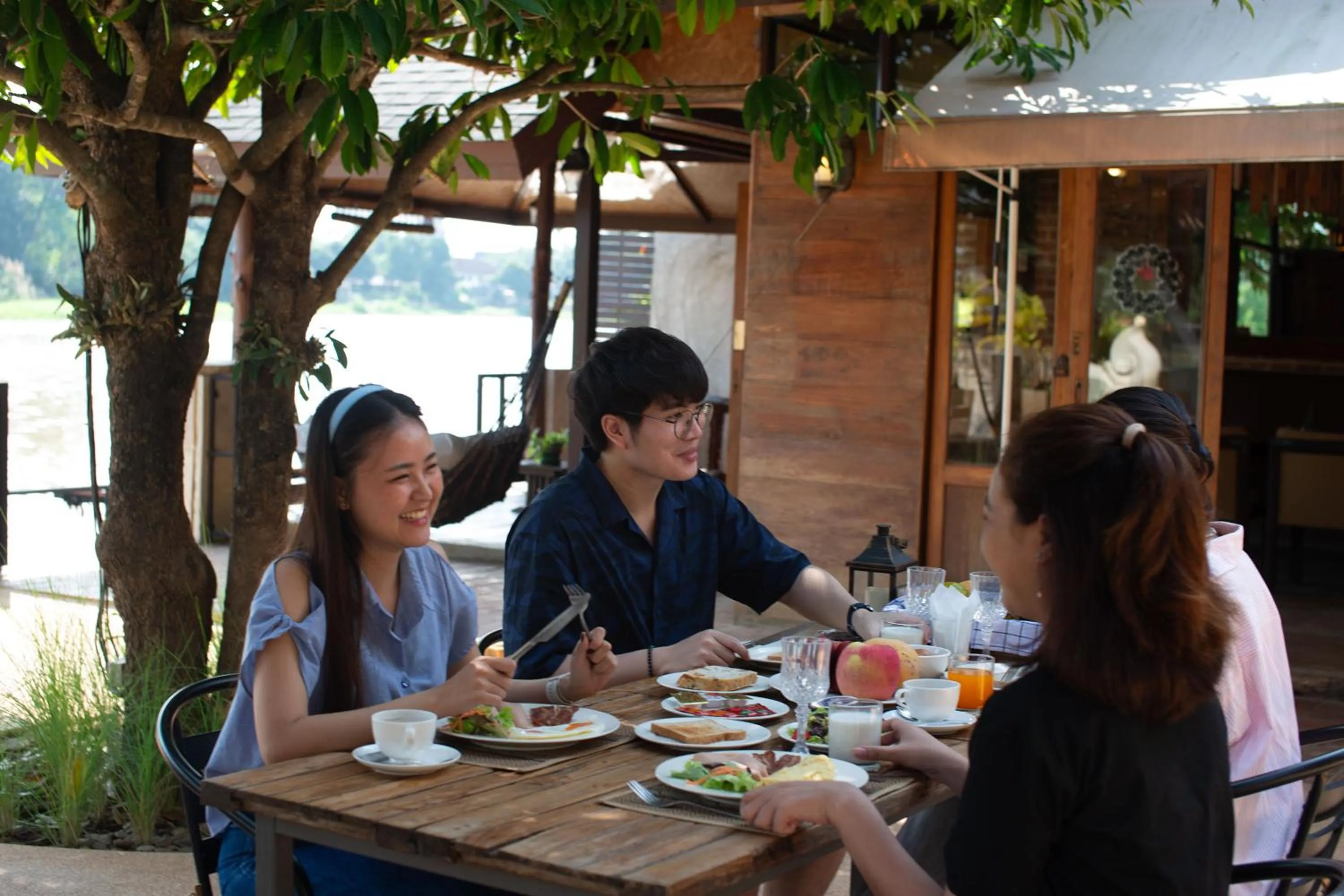 Restaurant/places to eat in Tolani Riverside Villa