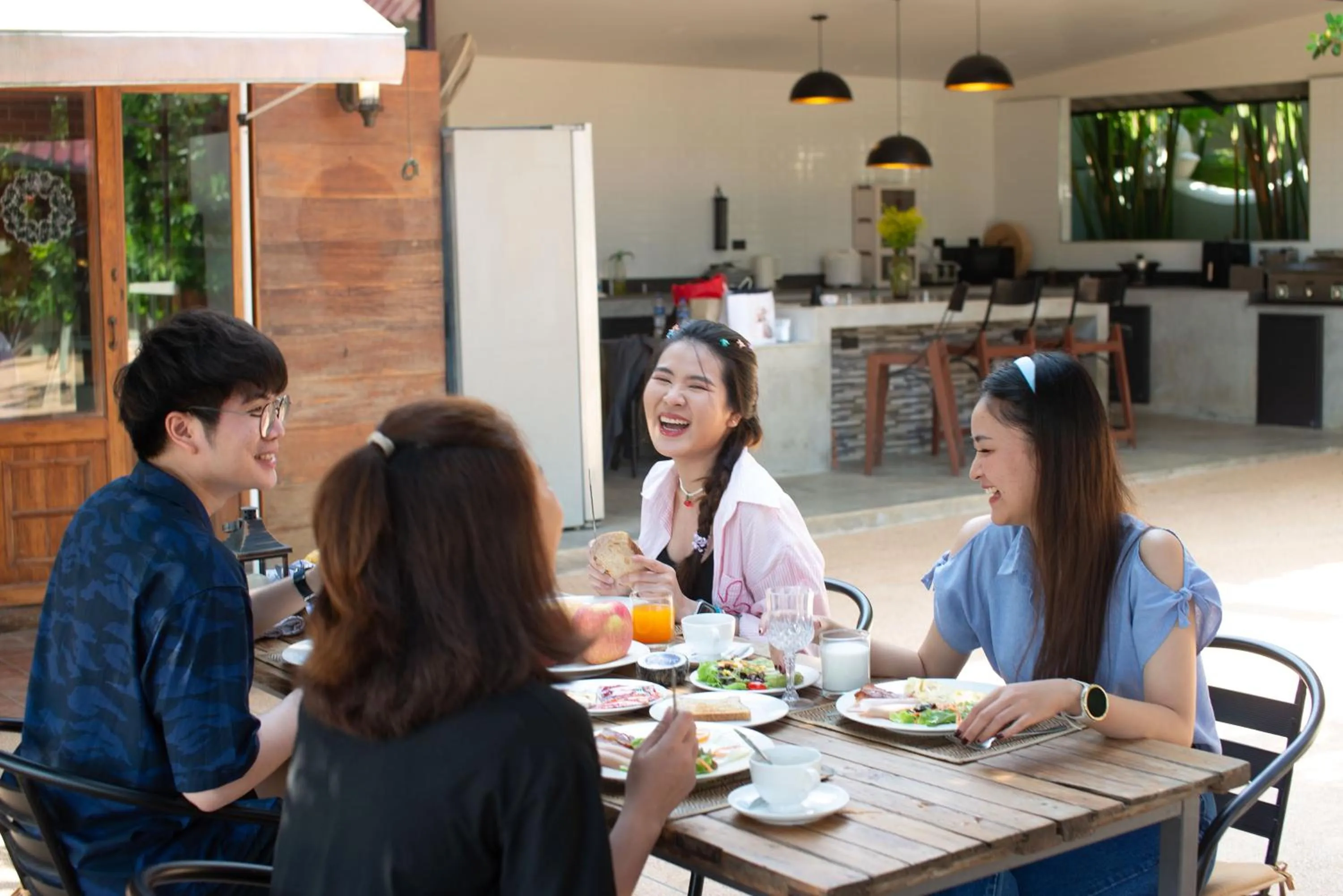 Restaurant/places to eat in Tolani Riverside Villa