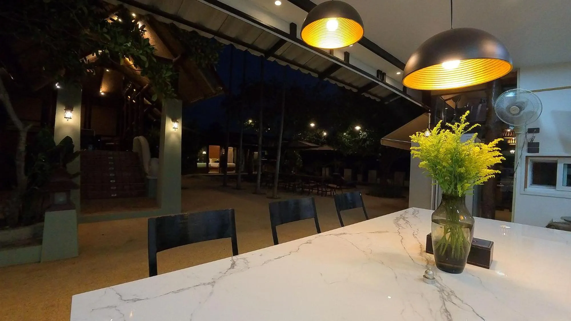 Restaurant/places to eat in Tolani Riverside Villa