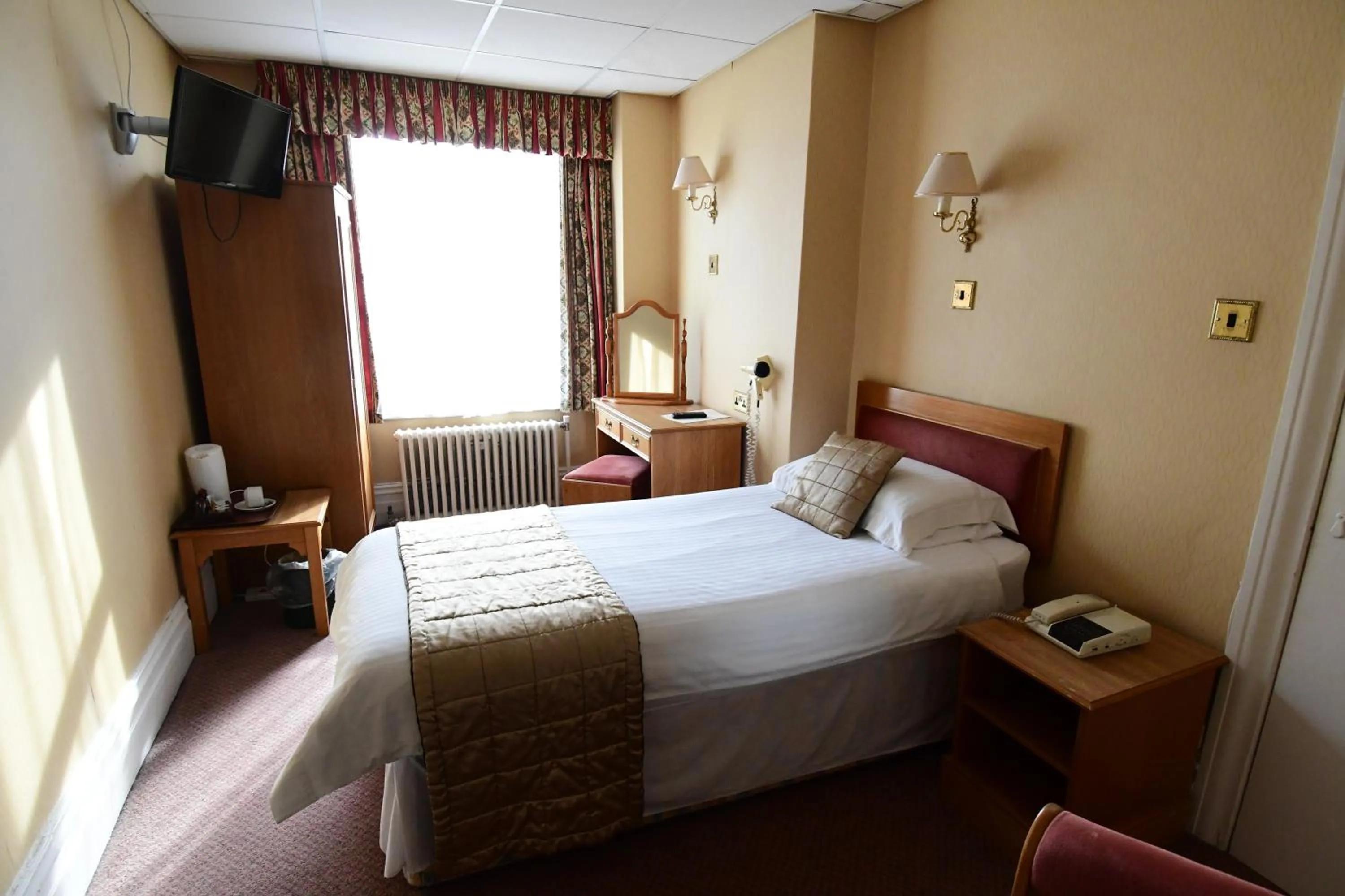 Bedroom, Bed in The Trouville Bournemouth