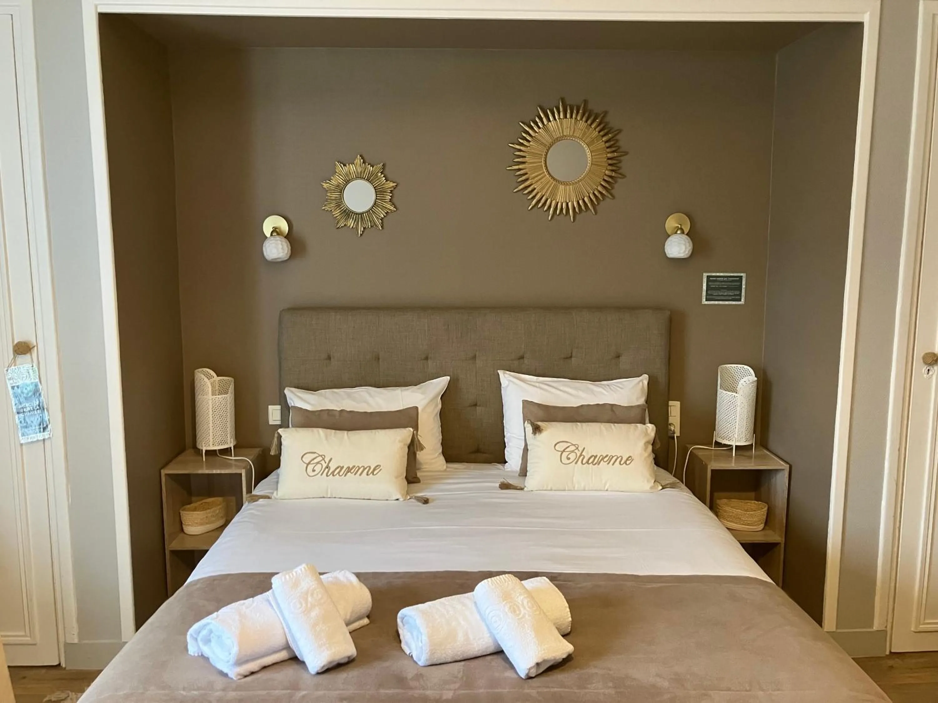 Balcony/Terrace, Bed in Hôtel de la Côte Fleurie