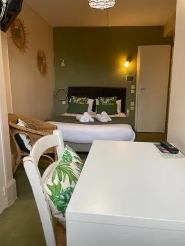 Coffee/tea facilities in Hôtel de la Côte Fleurie