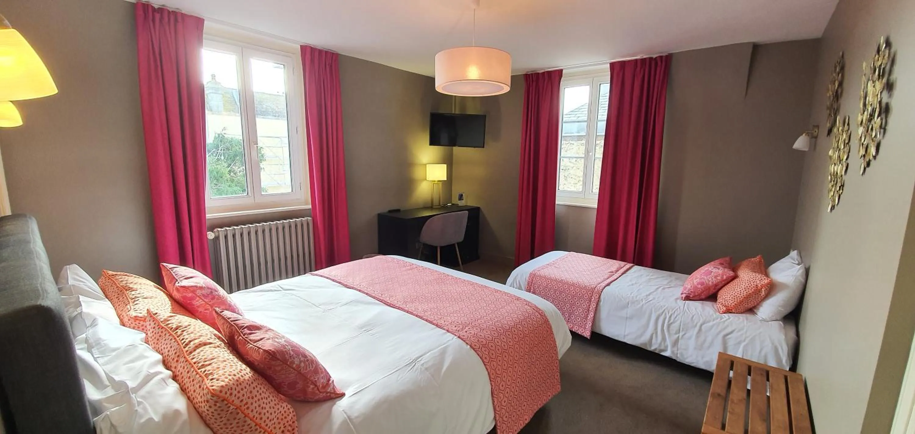 Photo of the whole room, Bed in Hôtel de la Côte Fleurie