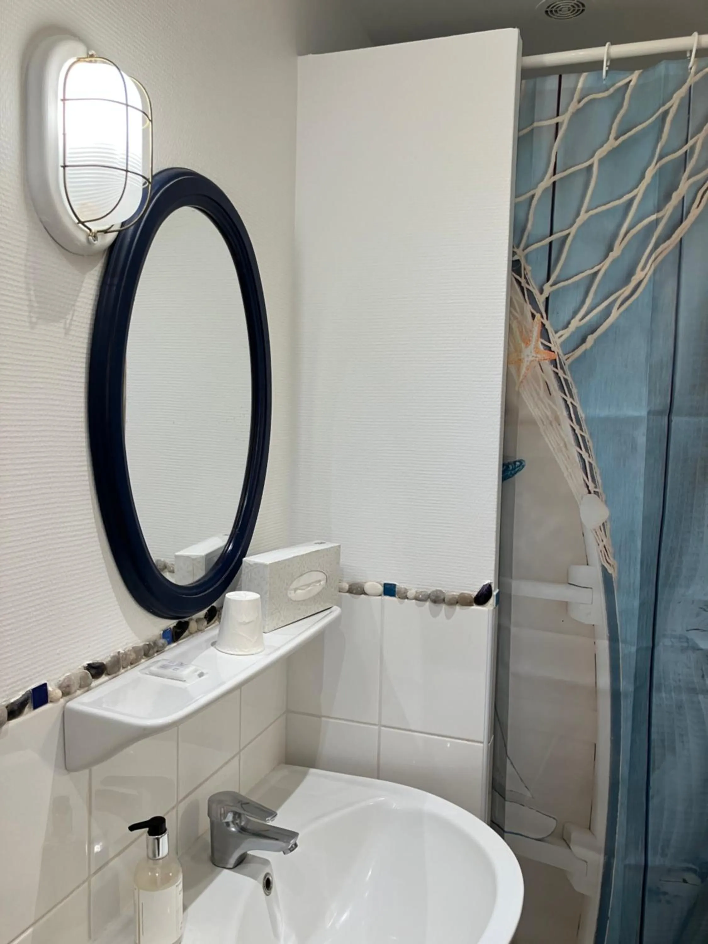 Bathroom in Hôtel de la Côte Fleurie