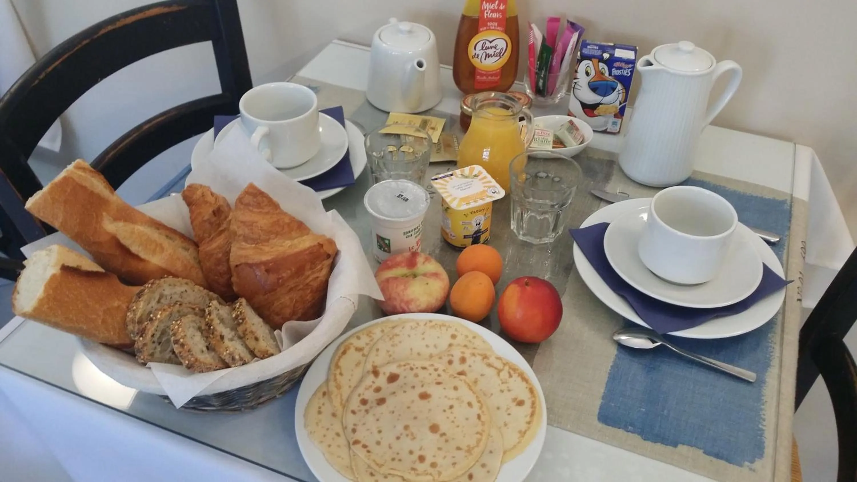 Continental breakfast in Hôtel de la Côte Fleurie