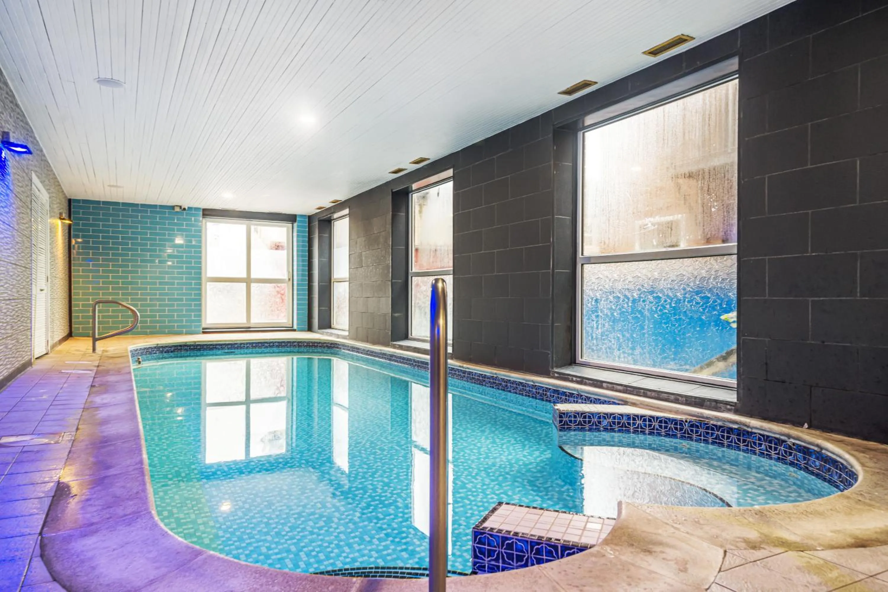 Swimming pool in Bluewaters Hotel Blackpool