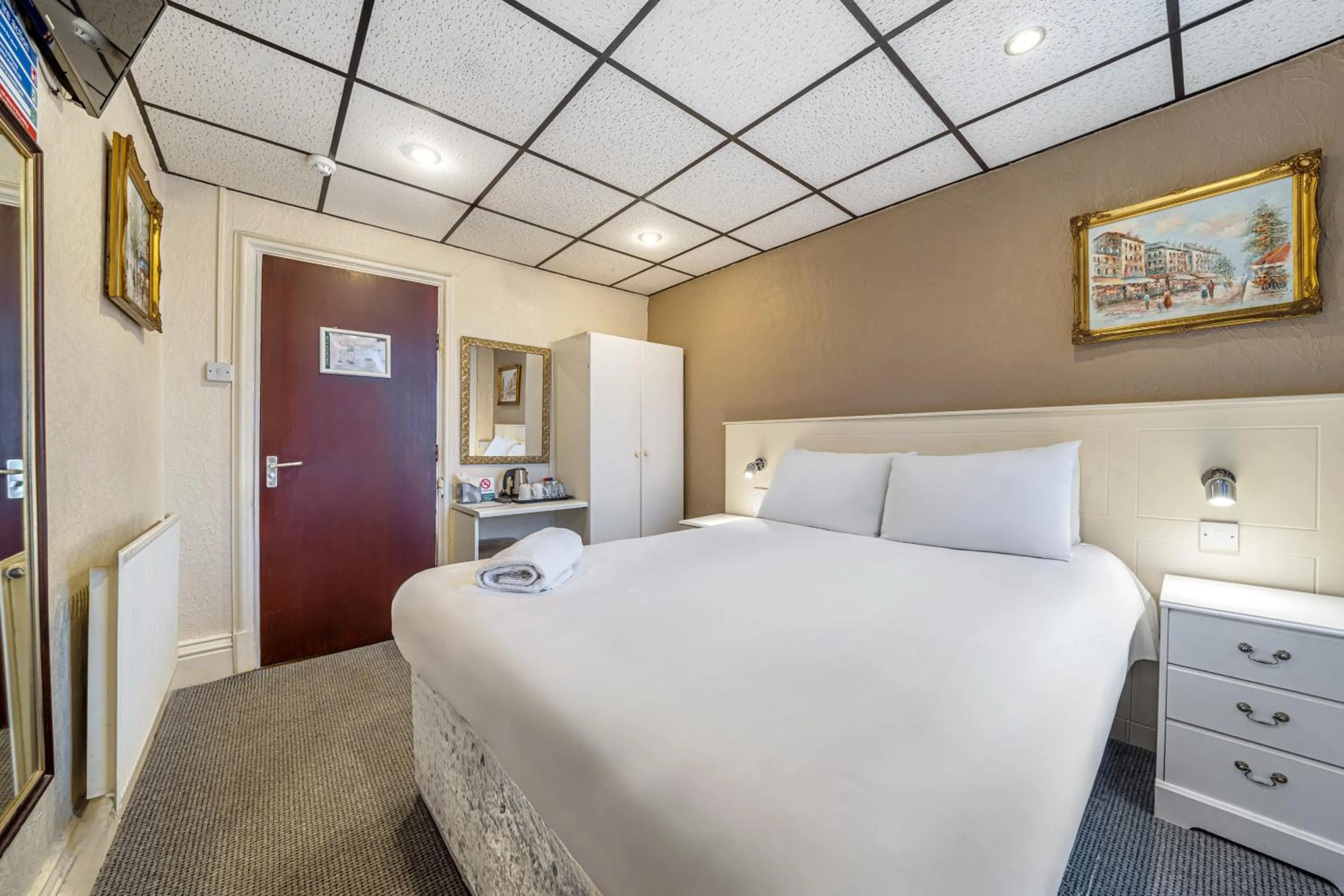 Bedroom, Bed in Bluewaters Hotel Blackpool