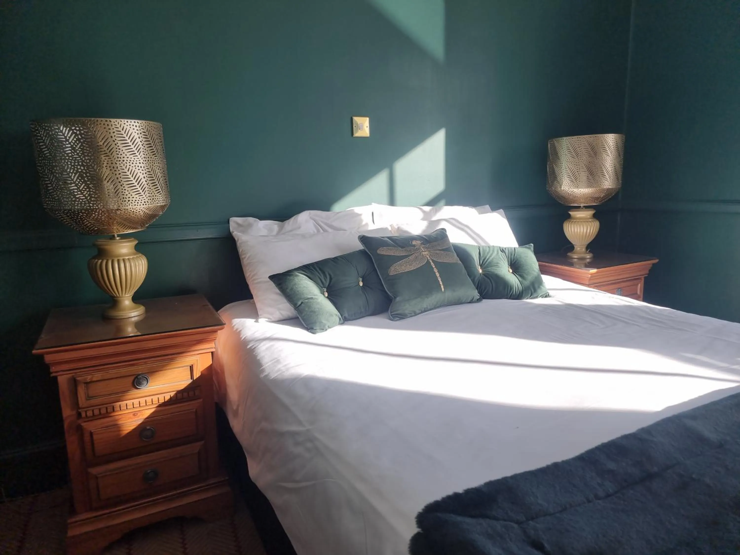 Bed in The Royal Oak Hotel