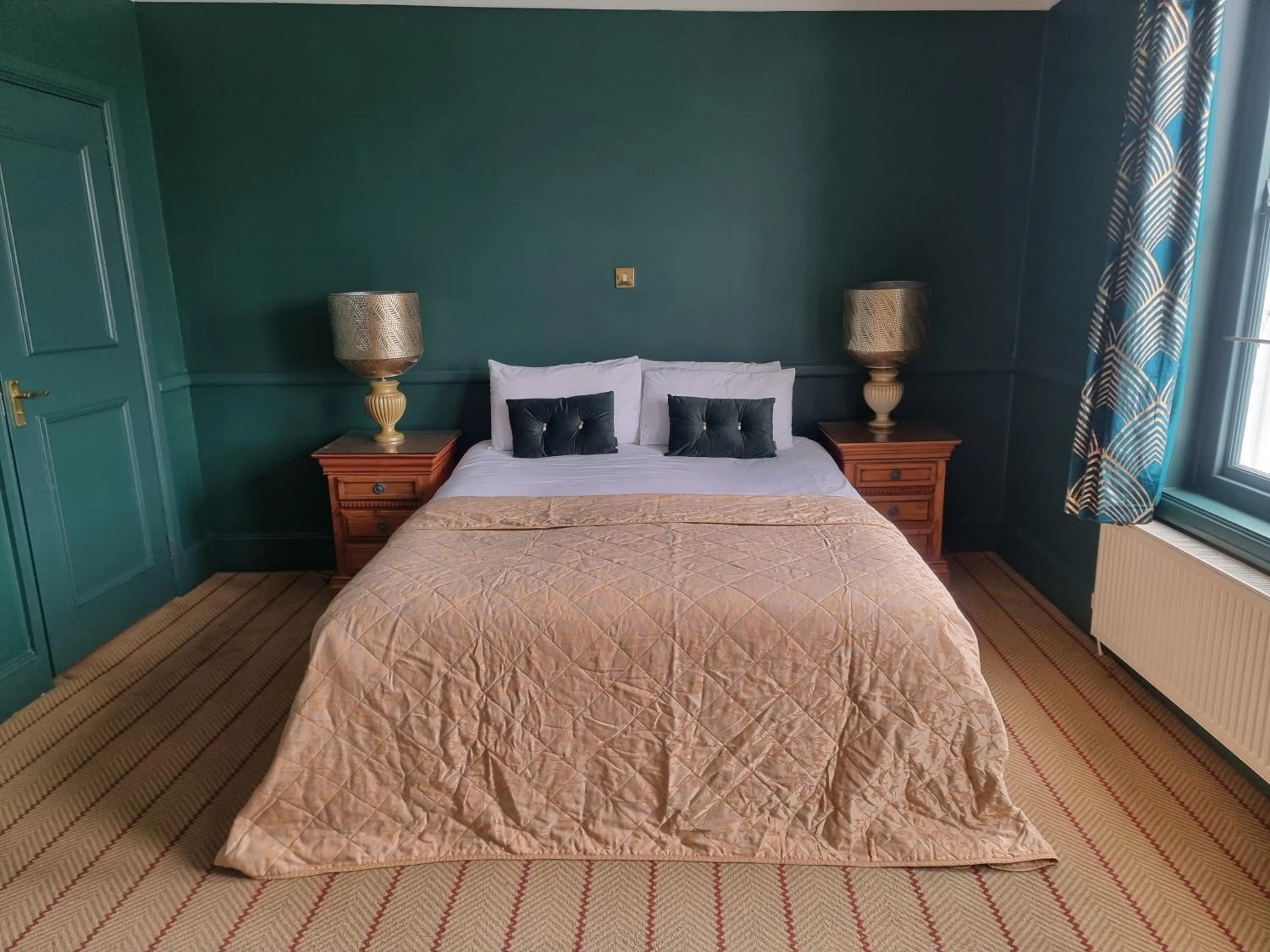 Bed in The Royal Oak Hotel