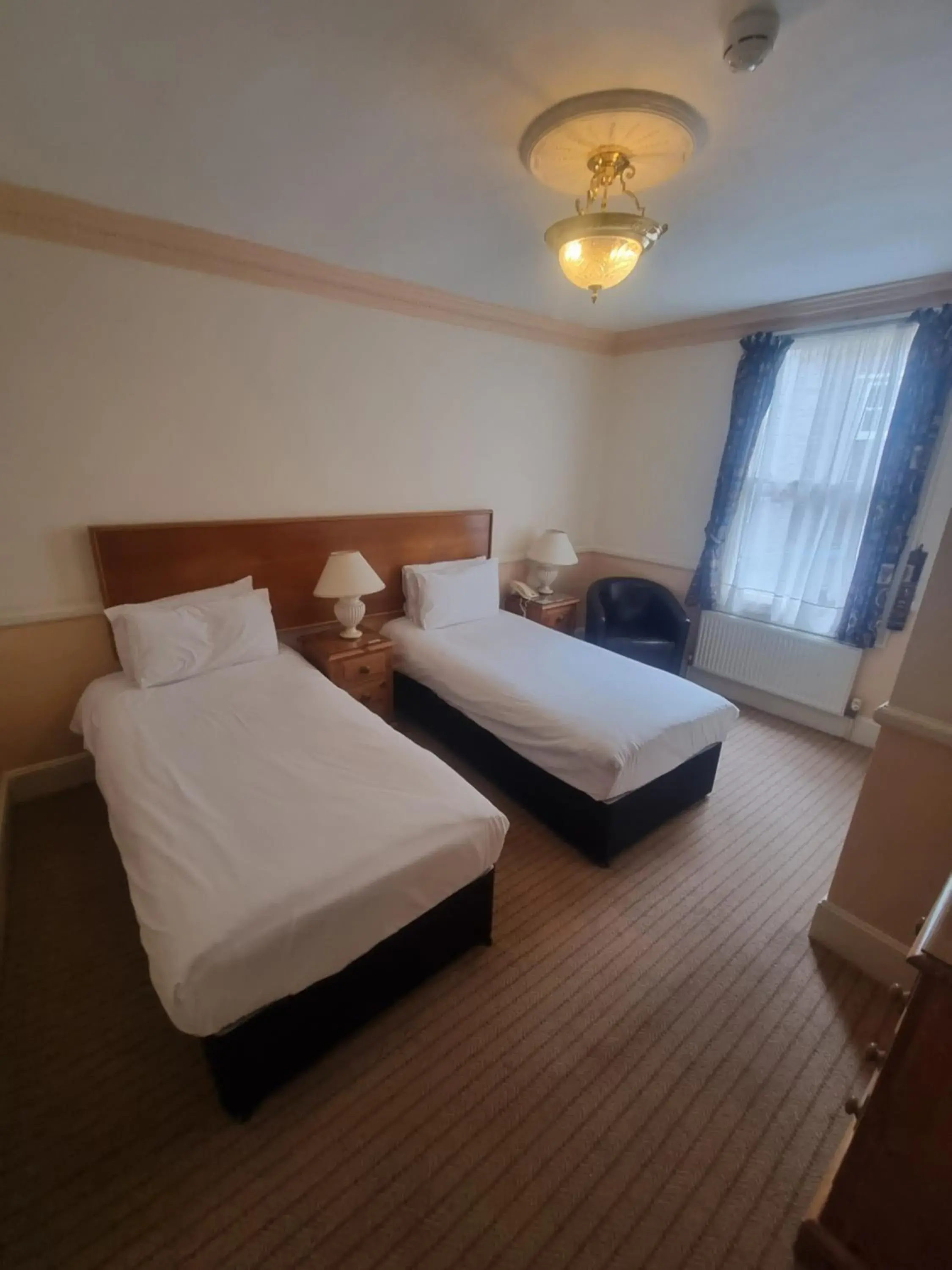 Twin Room en suite in The Royal Oak Hotel Twin Room en suite in The Royal Oak Hotel