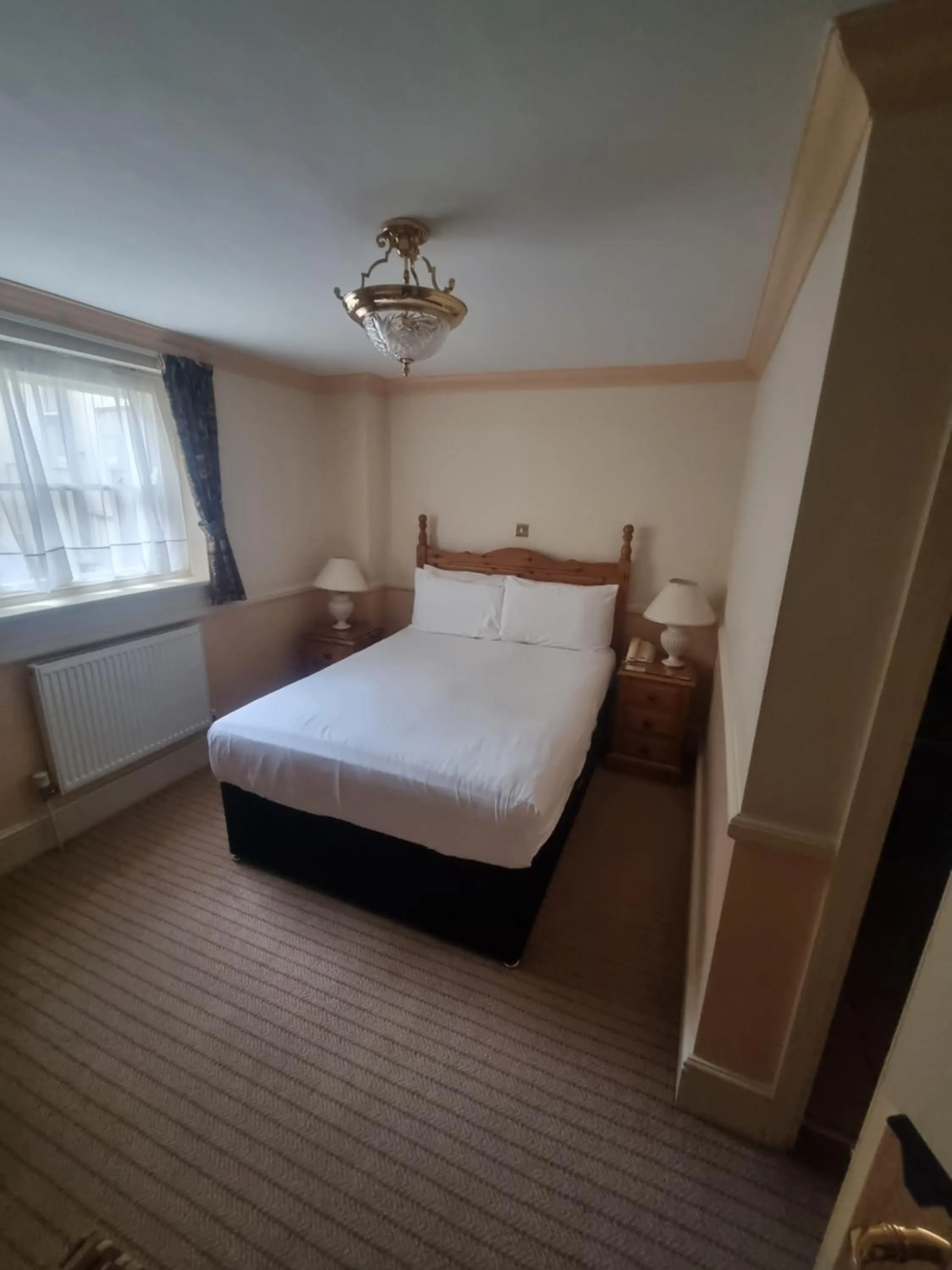 Bed in The Royal Oak Hotel