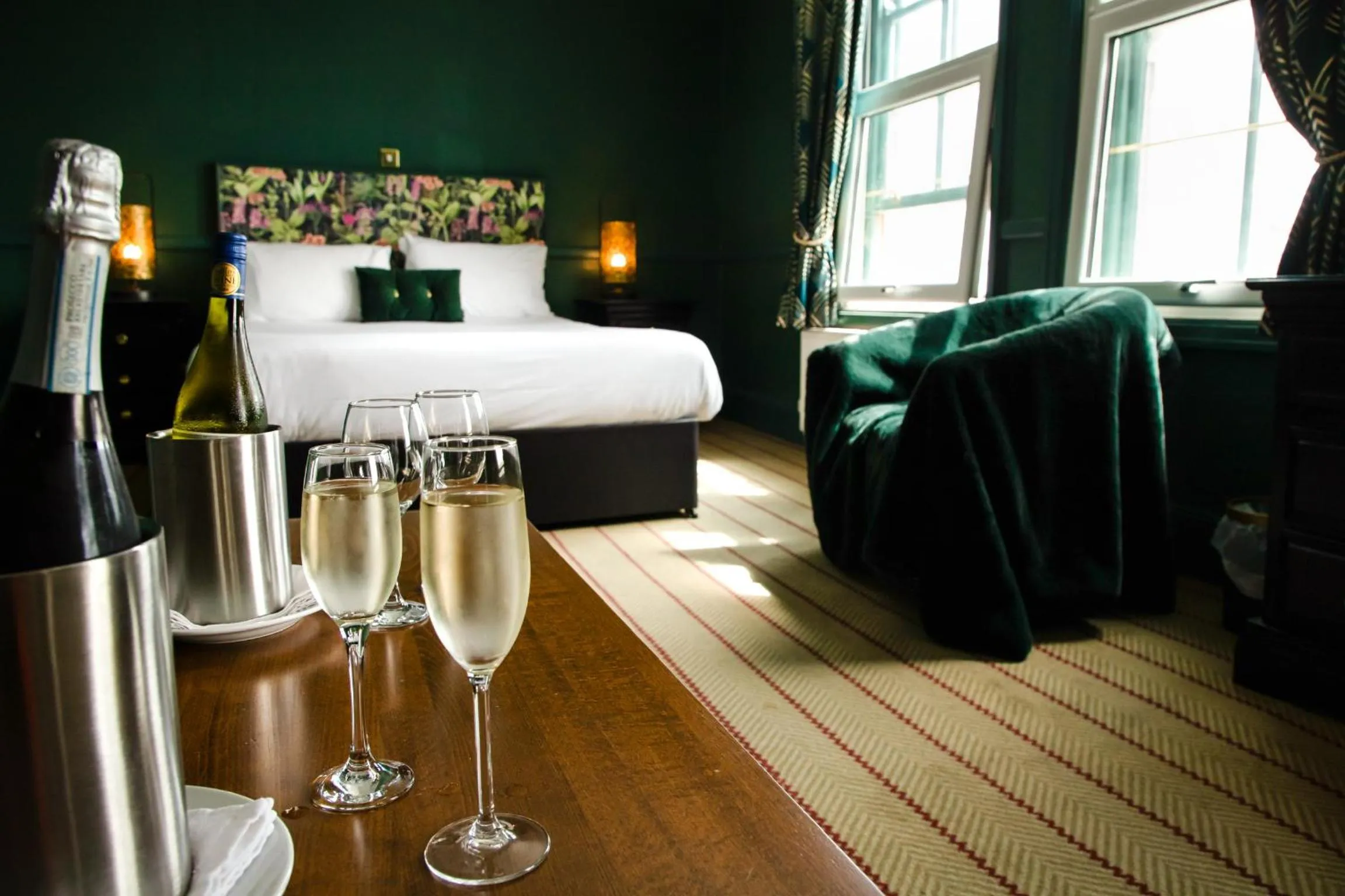 Food and drinks, Bed in The Royal Oak Hotel