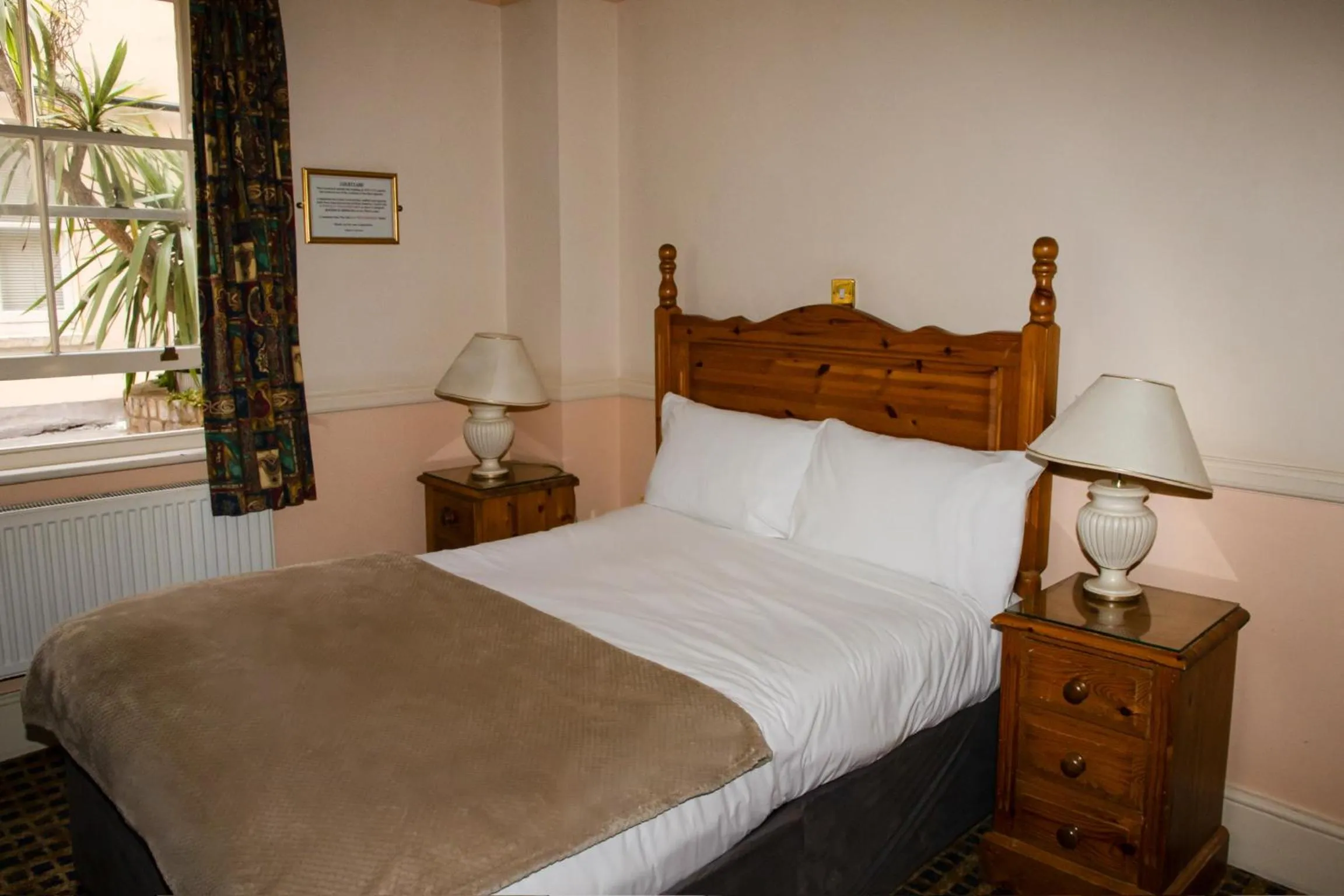 Bedroom, Bed in The Royal Oak Hotel