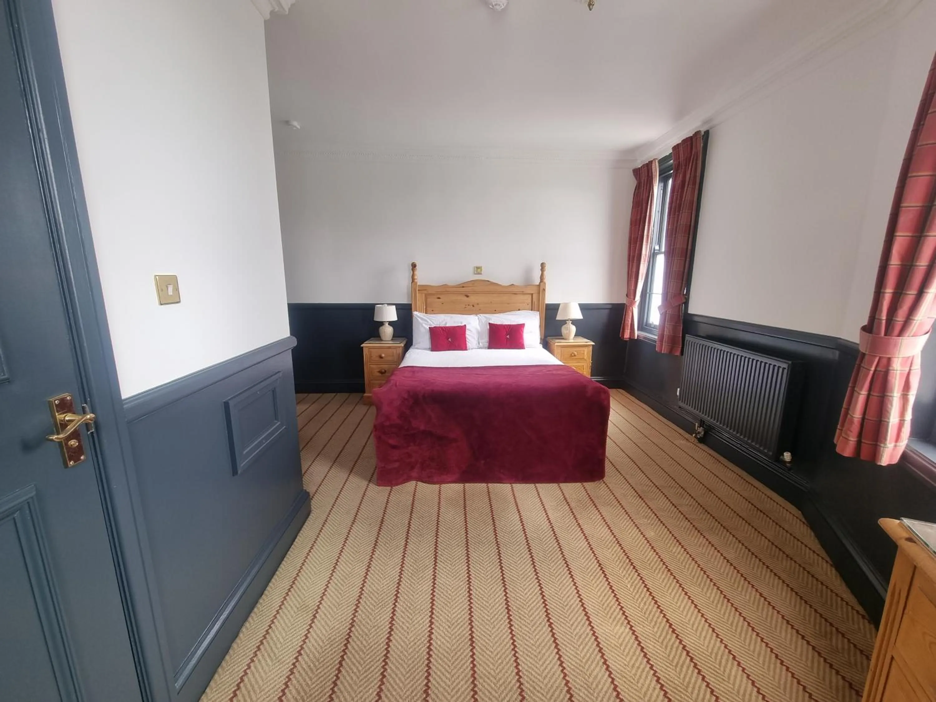 Bed in The Royal Oak Hotel